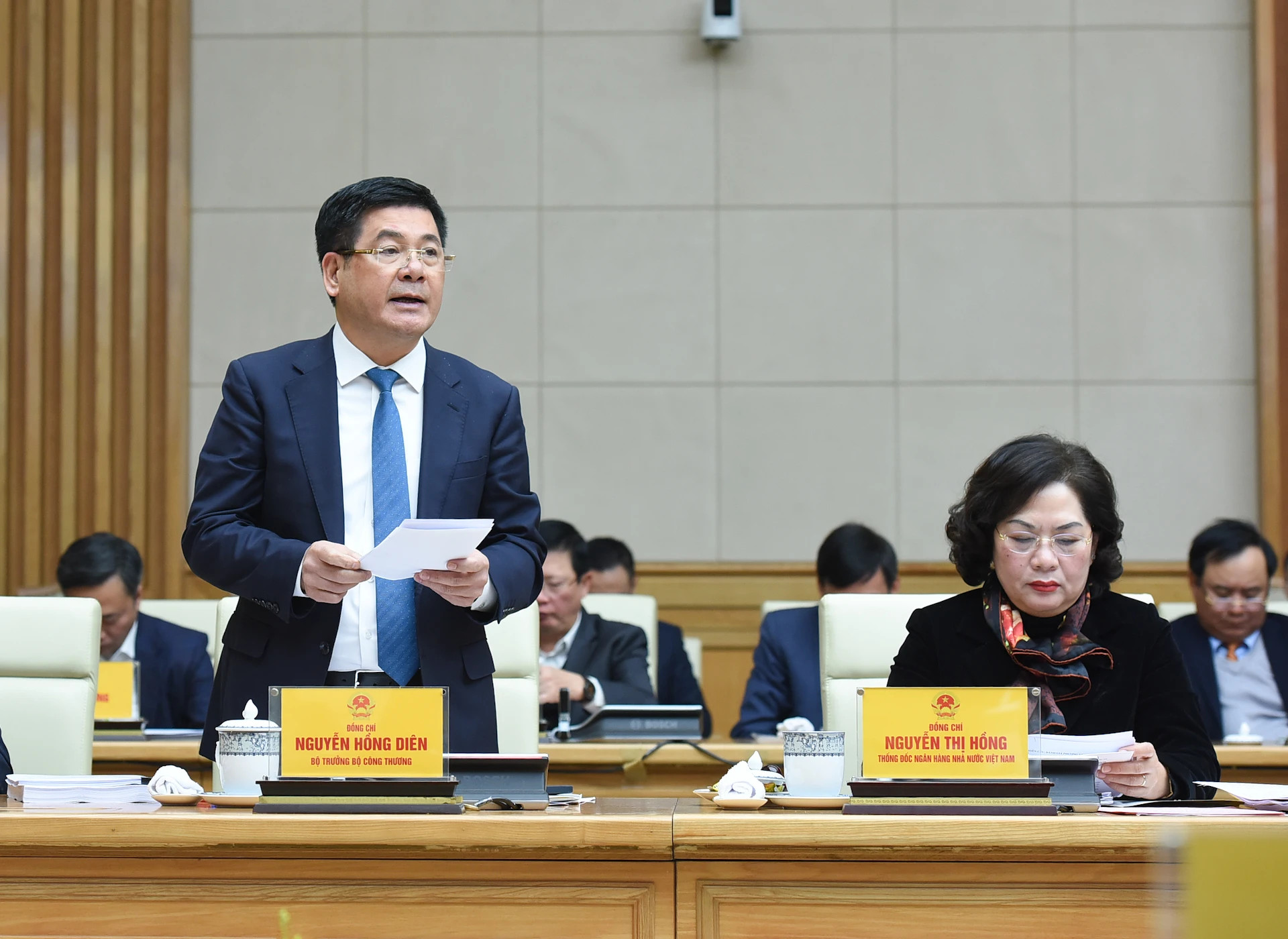 工贸部部长阮鸿延在会上发表讲话。 工贸部部长阮鸿延在会上发表讲话。