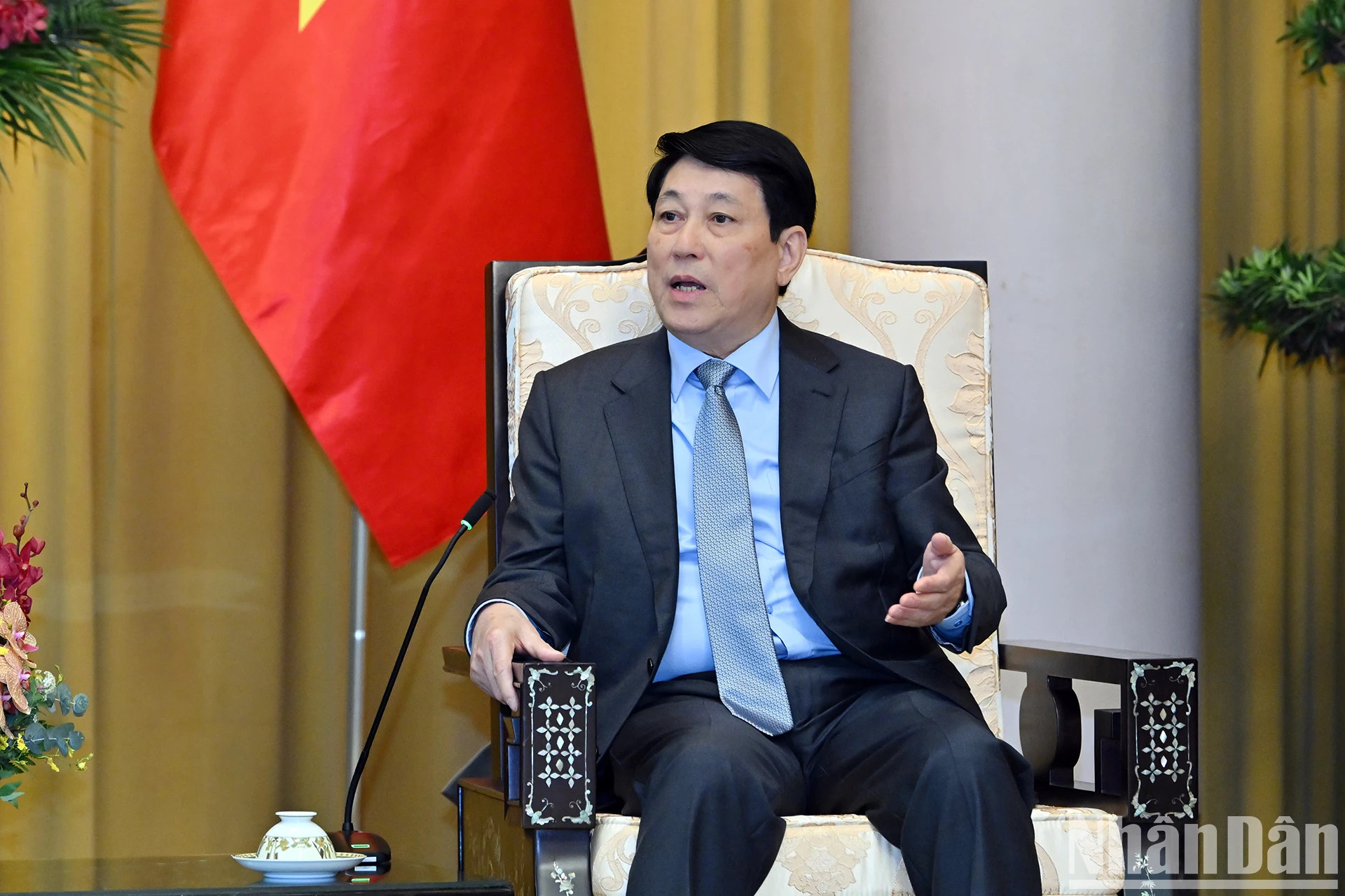 越南国家主席梁强会见韩国外交部长官赵兑烈时发表讲话。