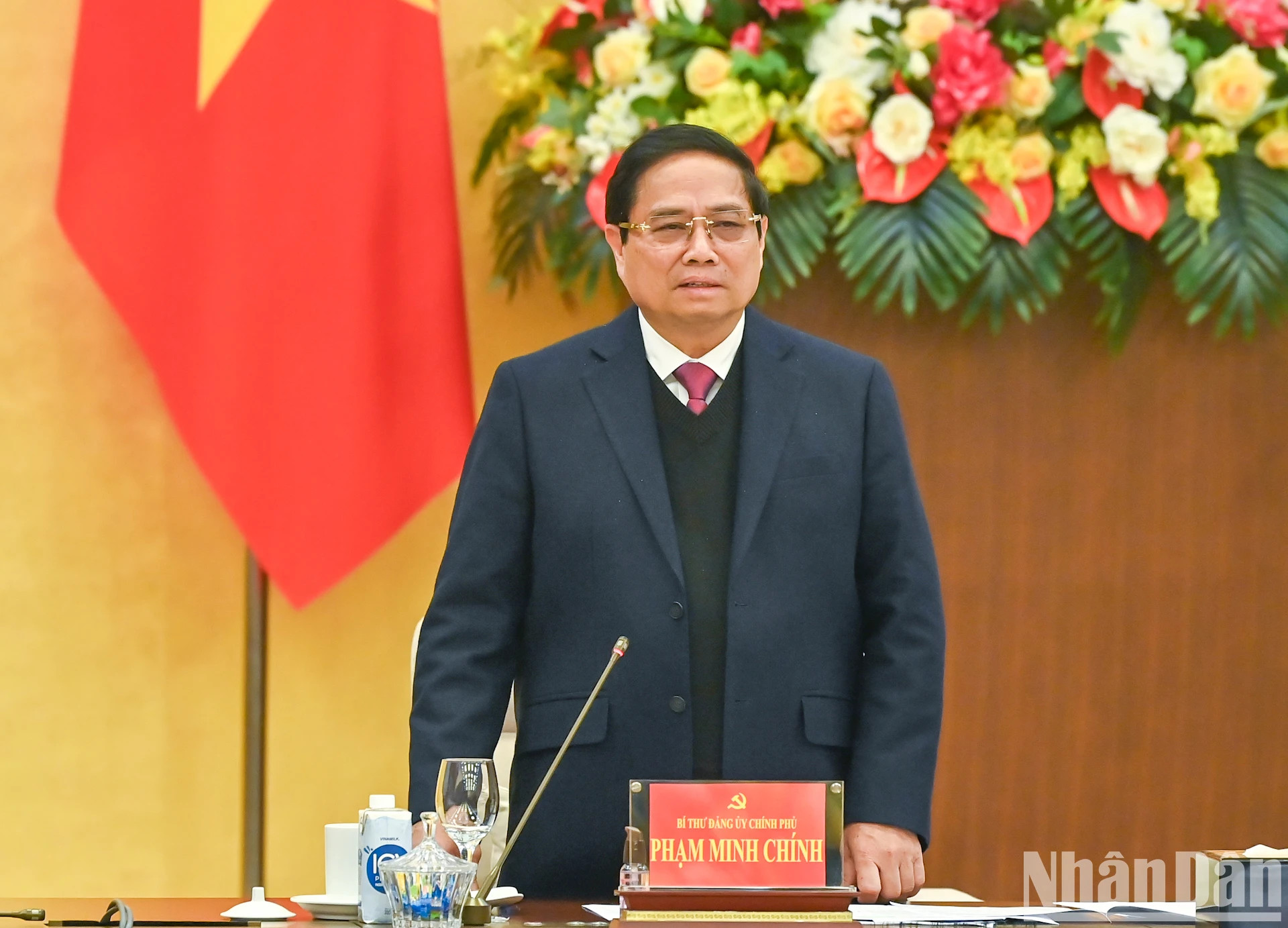 政府党委书记、政府总理范明正在会上发表讲话。 政府党委书记、政府总理范明正在会上发表讲话。