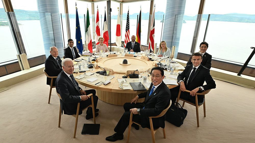 七国集团领导出席在日本召开的峰会。(图片来源:日本外交部) 七国集团领导出席在日本召开的峰会。(图片来源:日本外交部)