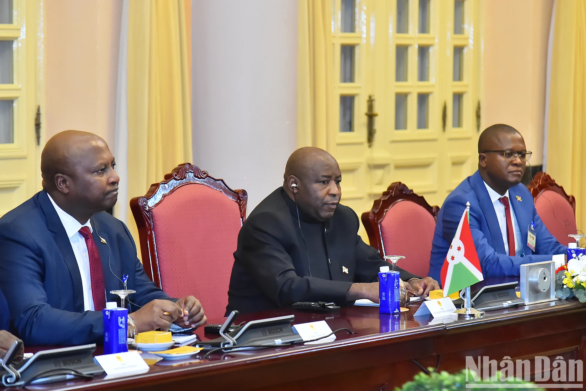 布隆迪总统埃瓦里斯特·恩达伊施米耶在会谈中发表讲话。 布隆迪总统埃瓦里斯特·恩达伊施米耶在会谈中发表讲话。