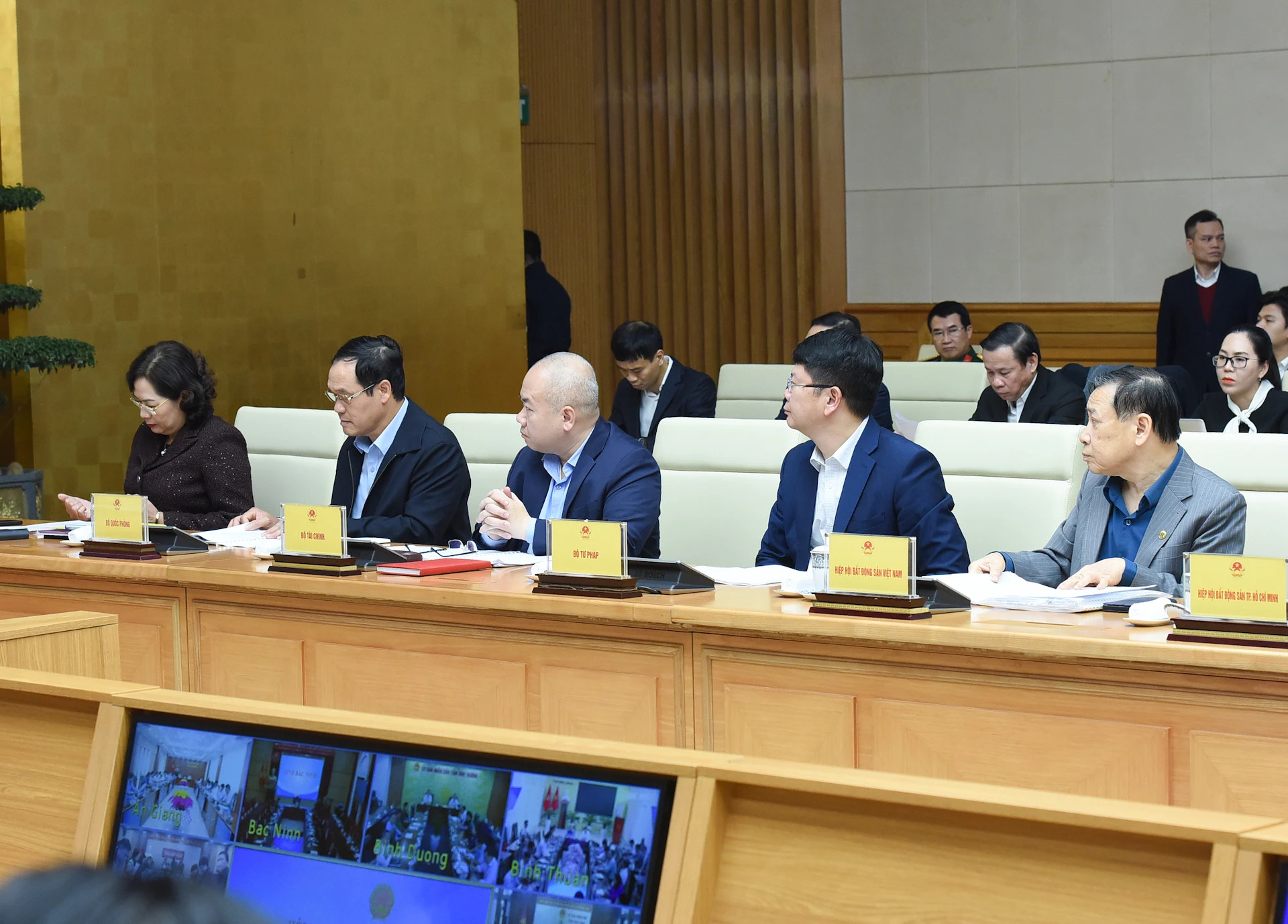 各部委、行业代表出席会议。