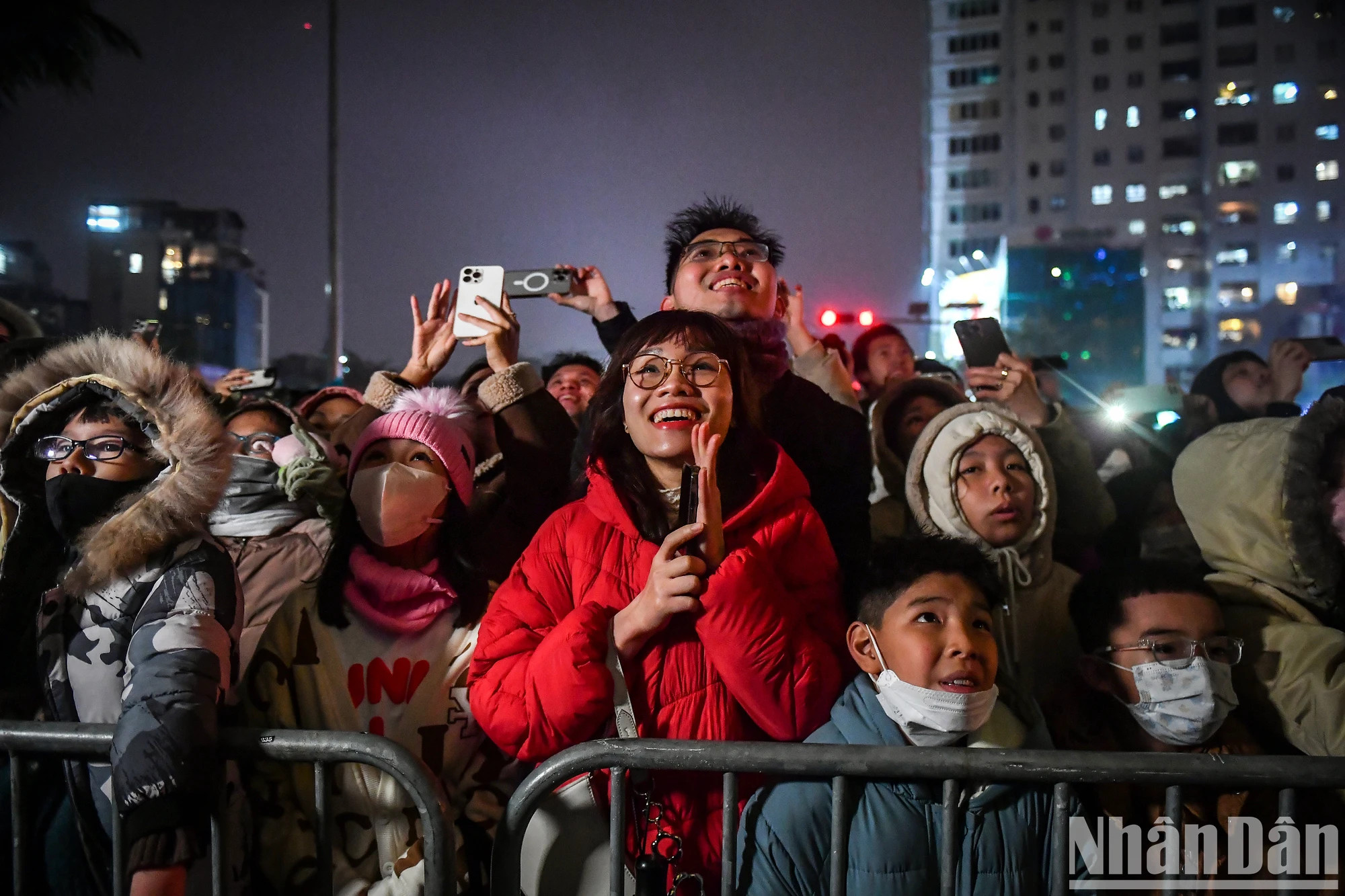 2024架无人机的艺术灯光表演秀让首都民众惊叹不已惊叹不已。 2024架无人机的艺术灯光表演秀让首都民众惊叹不已惊叹不已。