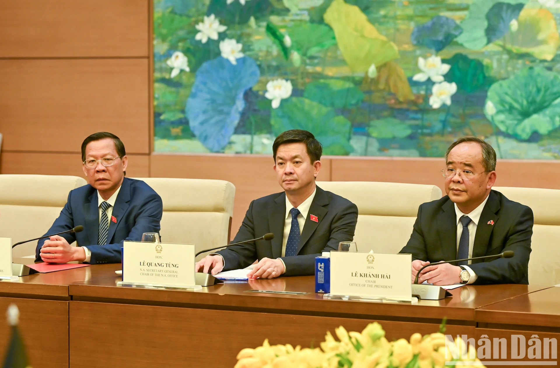 越南国会代表出席会见。 越南国会代表出席会见。