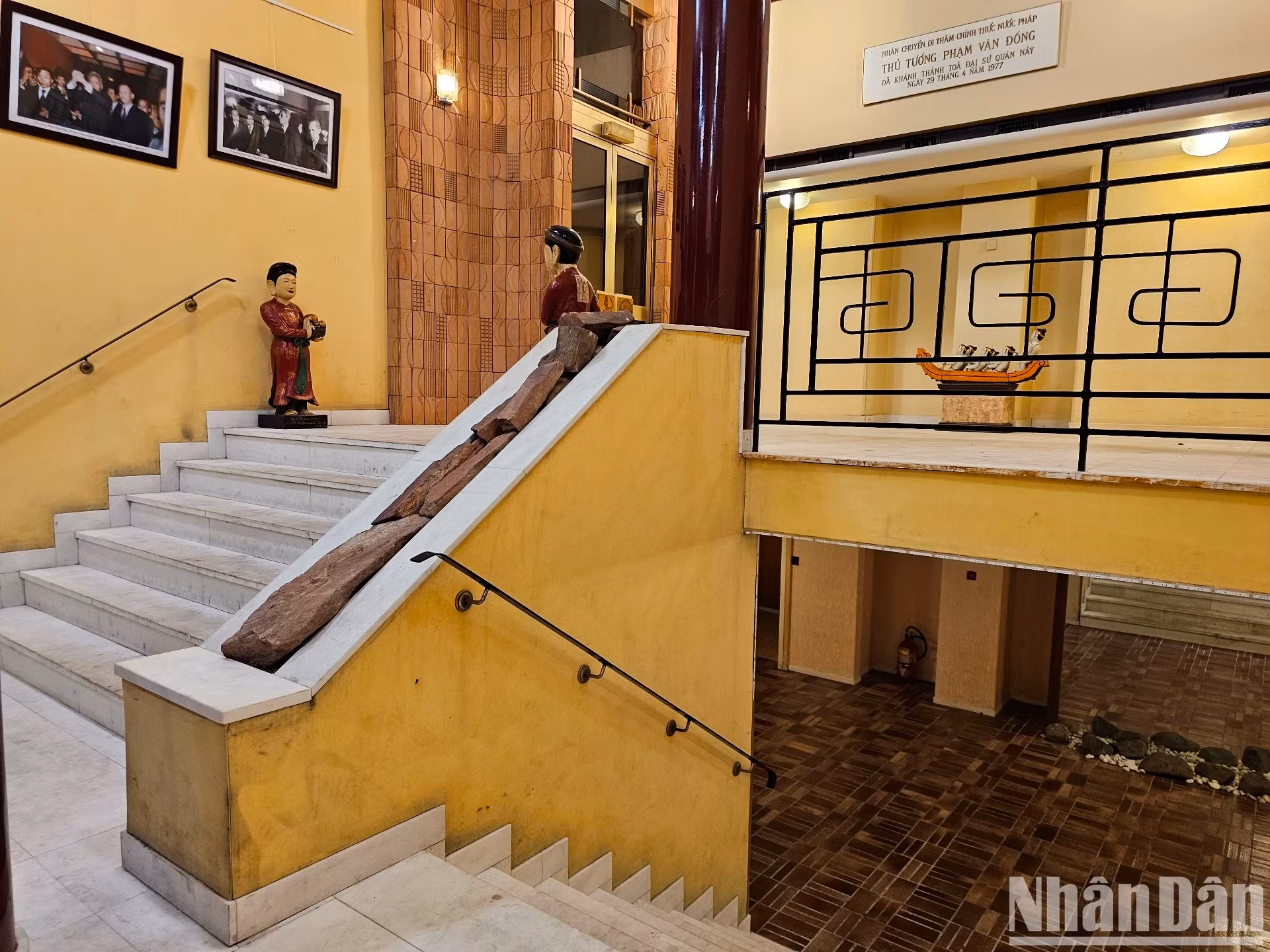 1975年8月7日，越南驻法国大使馆总部才取得建筑工程施工许可证。