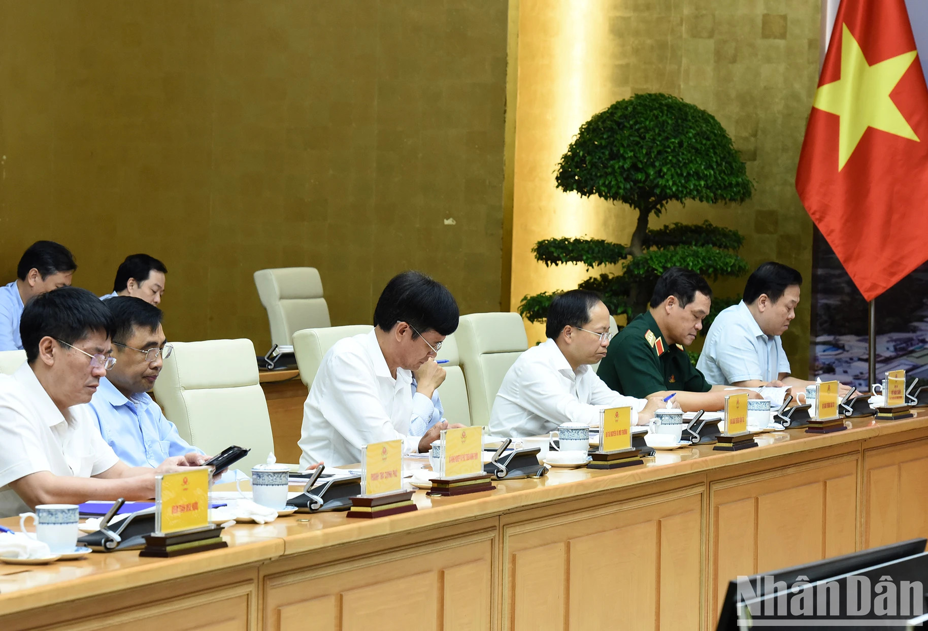 各部委、行业代表出席会议。