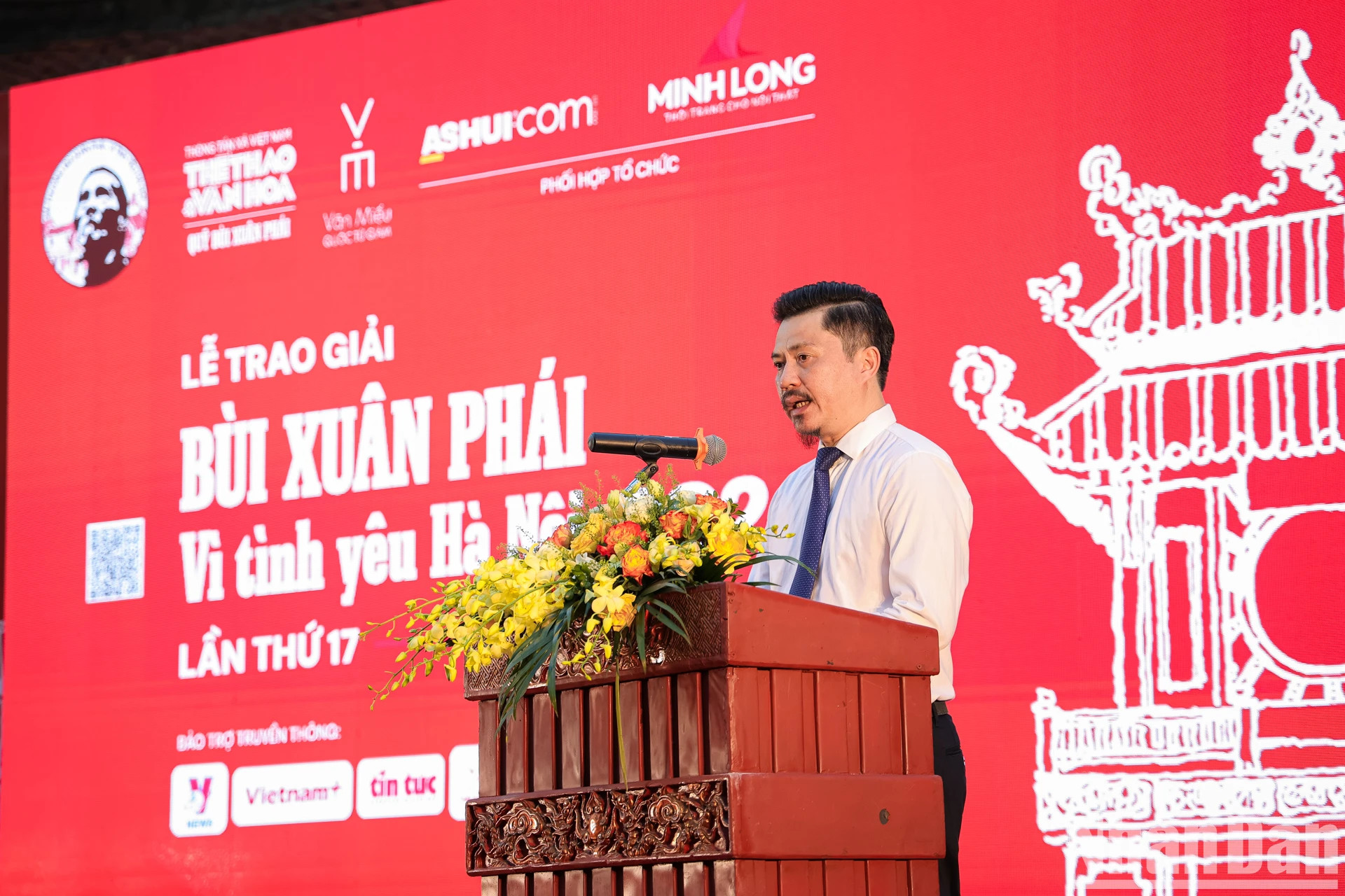 越南通讯社《体育与文化报》社总编辑黎春成在颁奖典礼上发表讲话。 越南通讯社《体育与文化报》社总编辑黎春成在颁奖典礼上发表讲话。