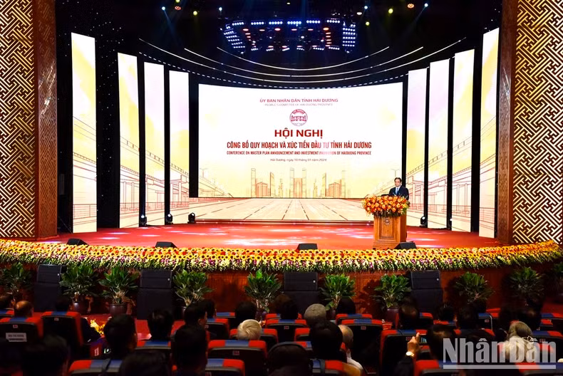 范明正总理要求规划要遵守党的主张、路线和法律的规定。 范明正总理要求规划要遵守党的主张、路线和法律的规定。