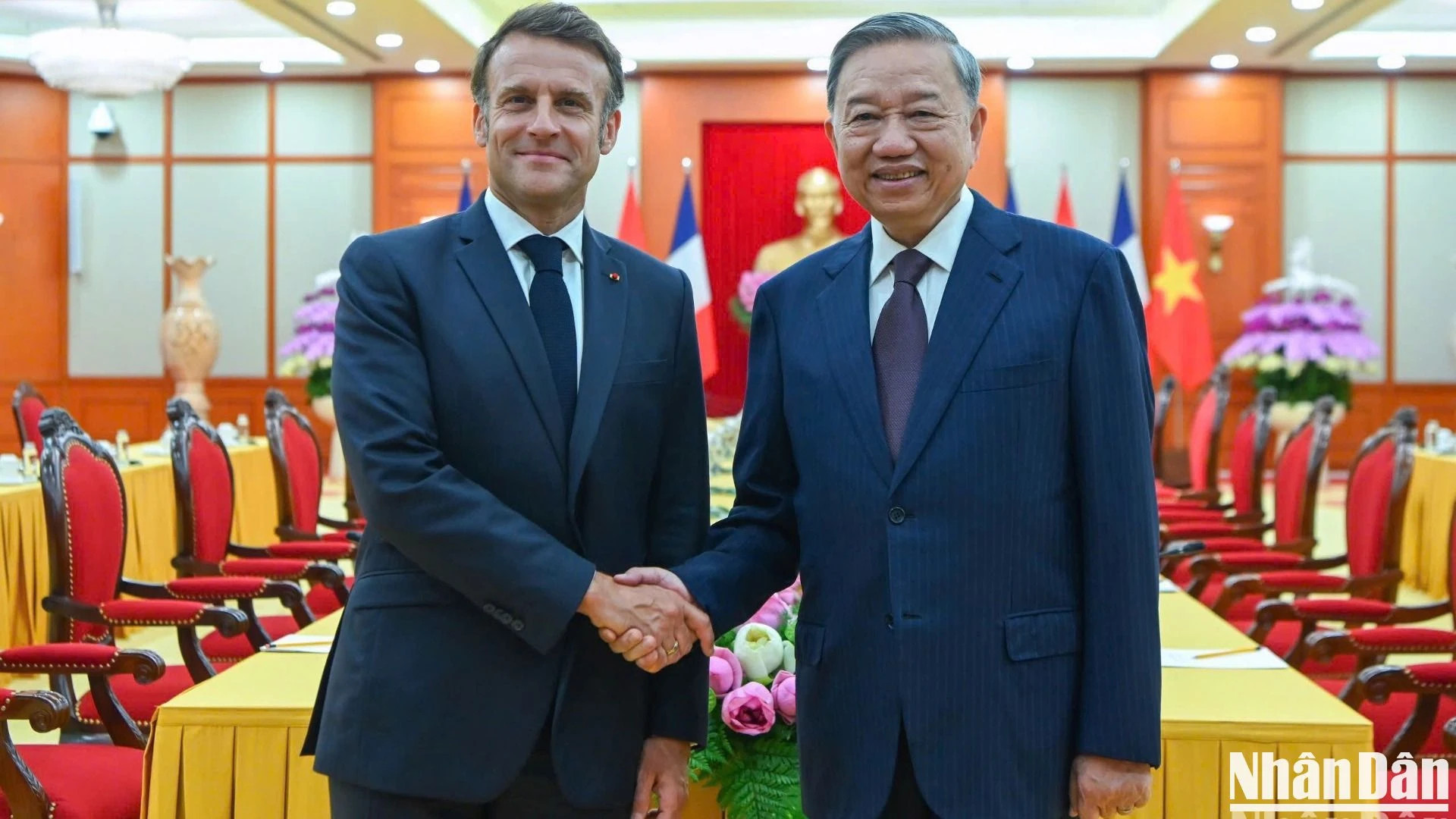 越共中央总书记苏林会见法国总统埃马纽埃尔·马克龙。 越共中央总书记苏林会见法国总统埃马纽埃尔·马克龙。