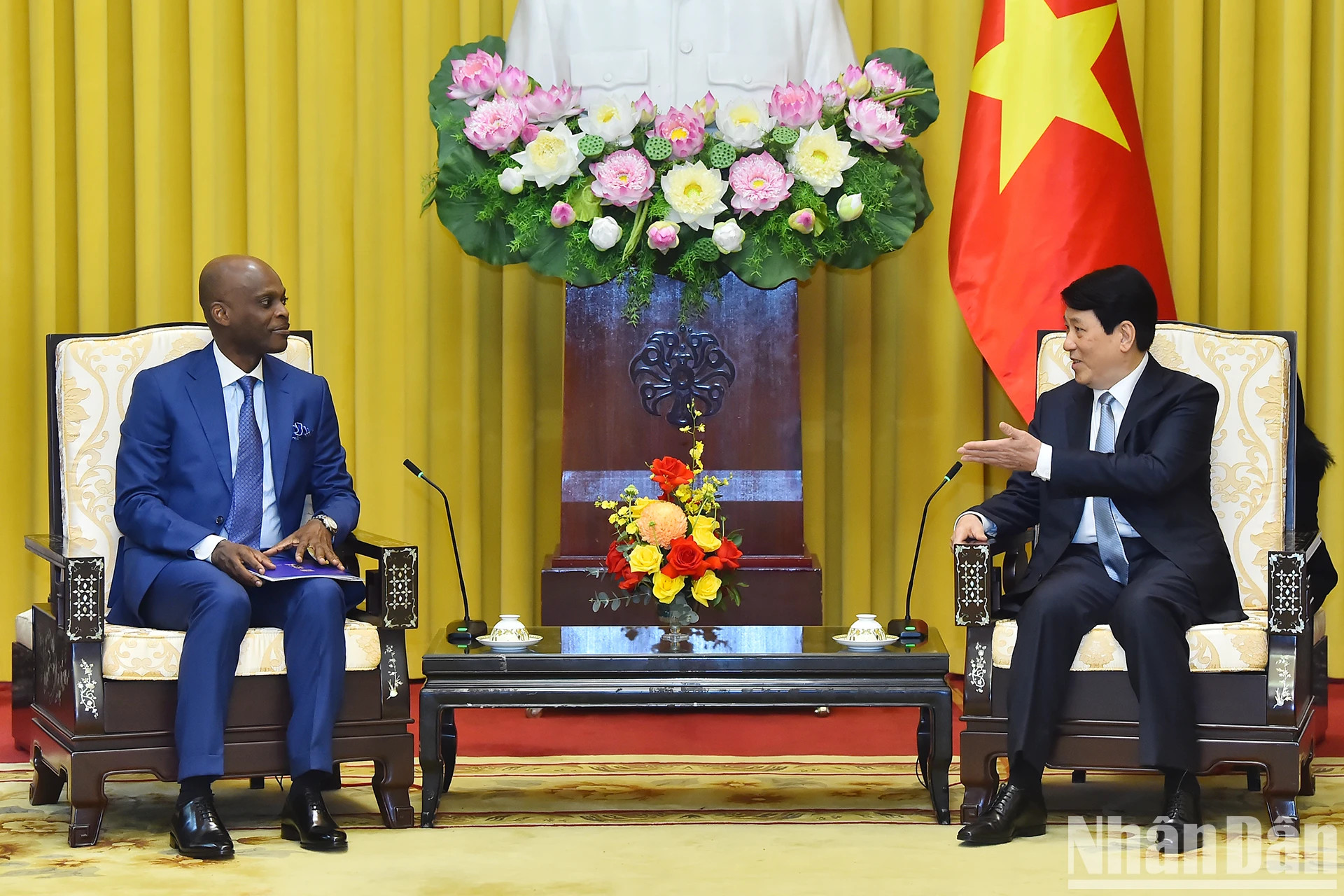 越南国家主席梁强会见多哥外长罗贝尔·迪塞。 越南国家主席梁强会见多哥外长罗贝尔·迪塞。