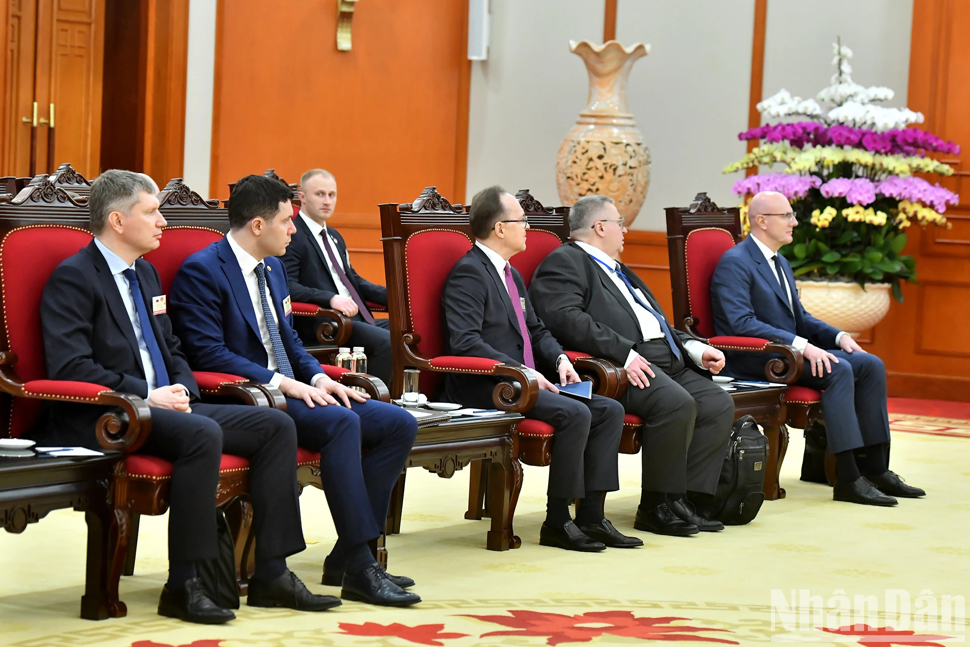 出席会见的俄方代表团成员。