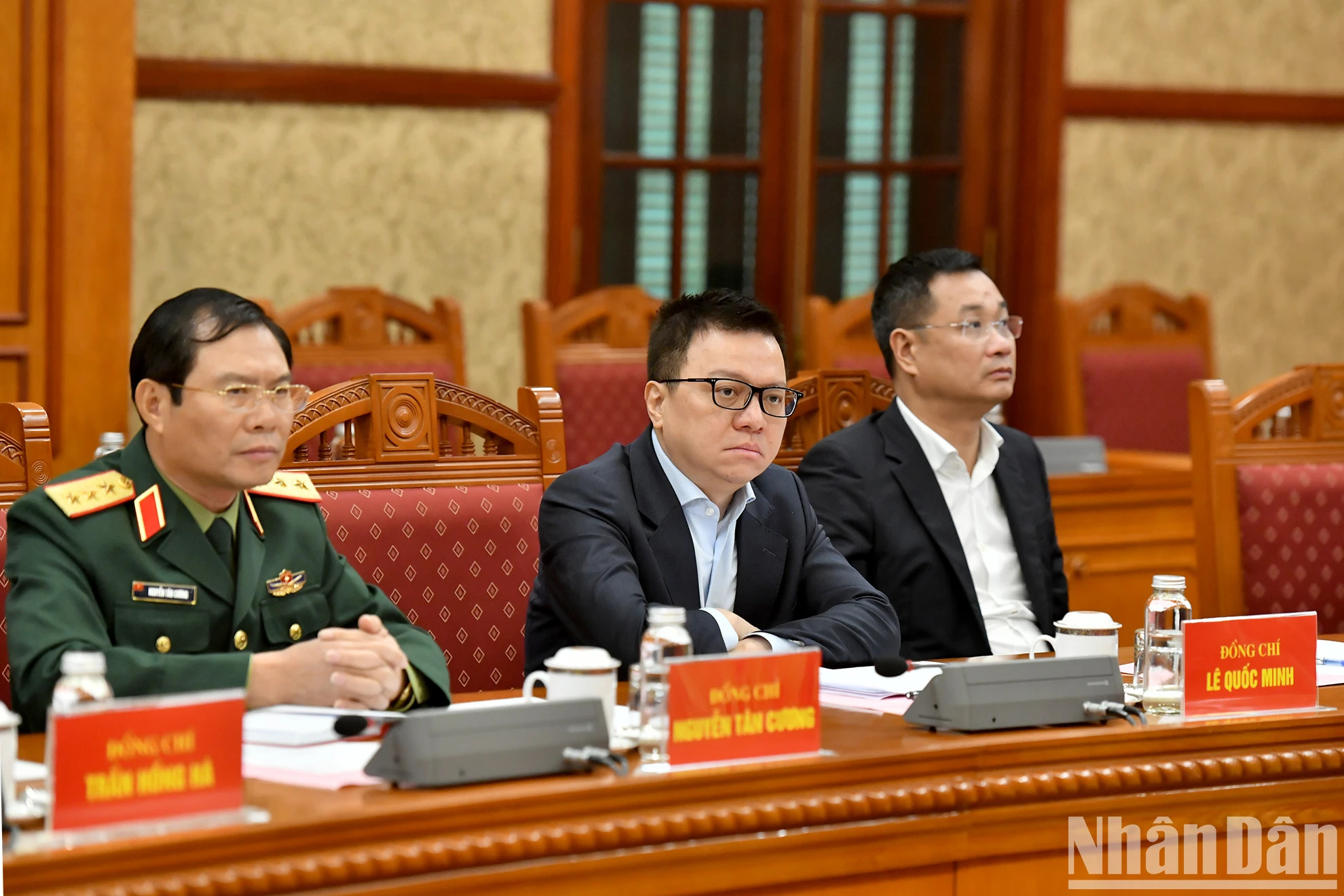 越共中央委员、越南《人民报》社总编辑、中央宣教部副部长、越南新闻工作者协会主席黎国明和各位代表。