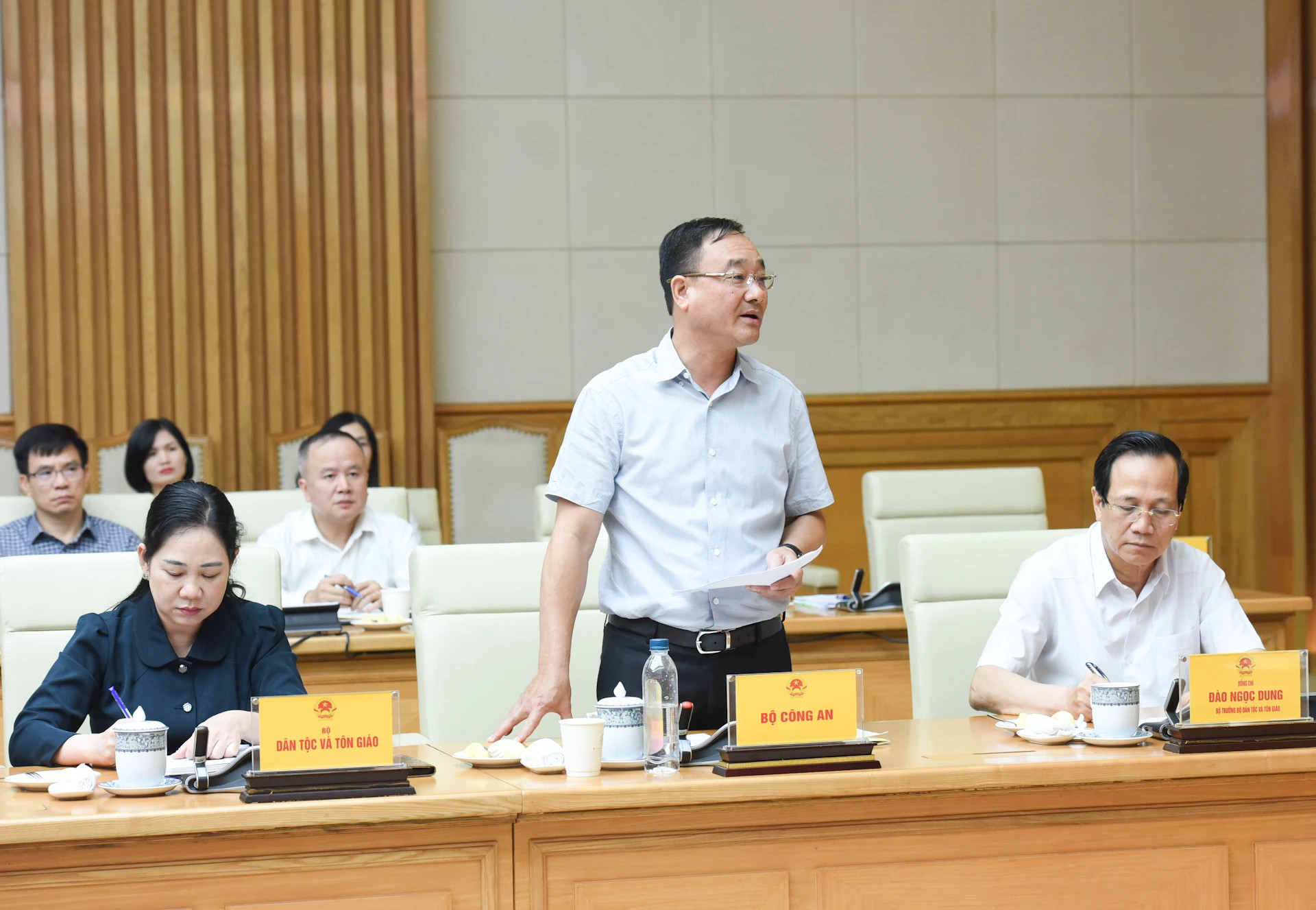 与会代表在会上发表讲话。