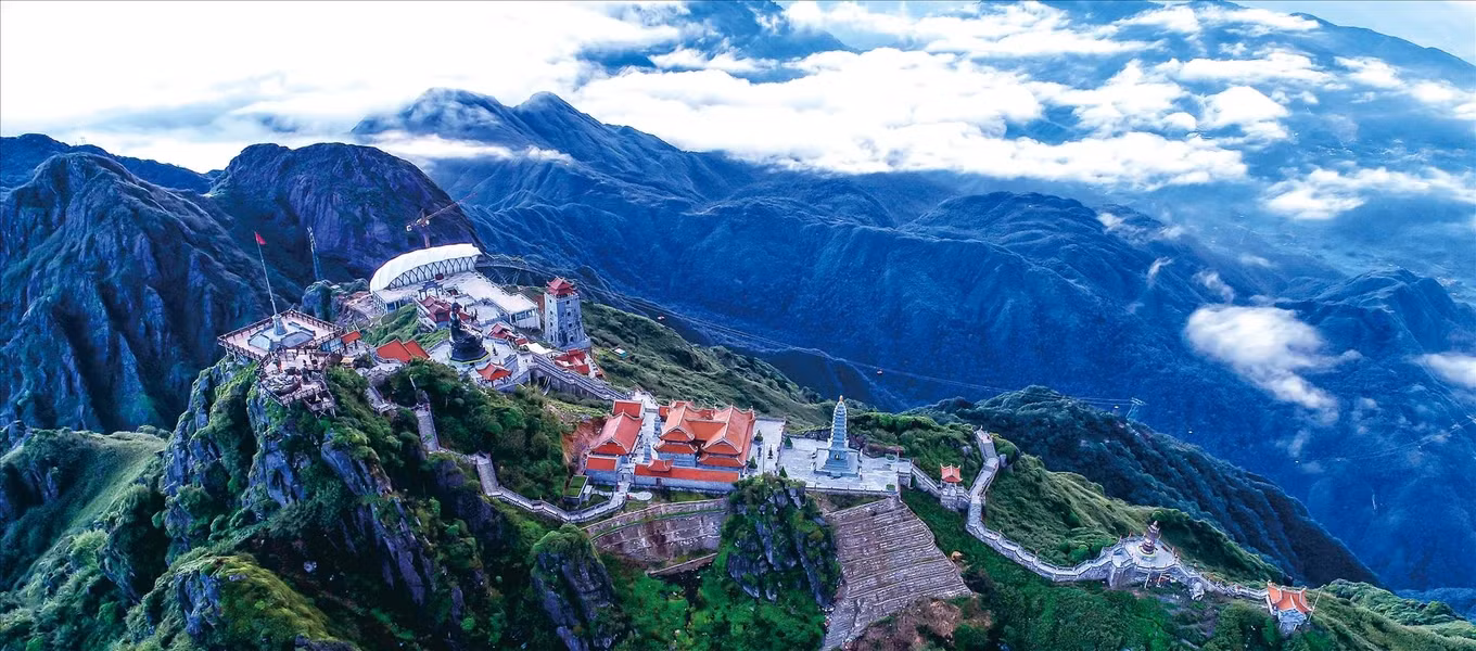 番西邦峰上的文化、宗教旅游区。