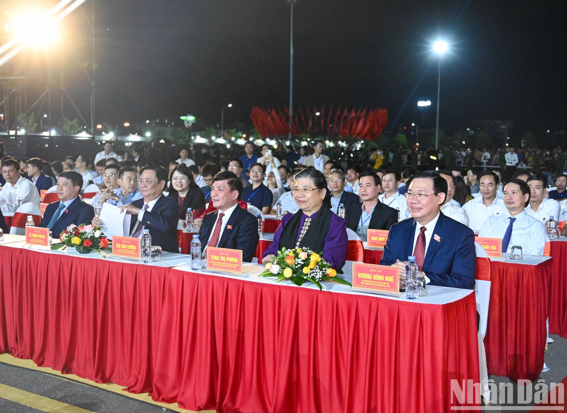 国会主席王廷慧及党和国家领导、前领导出席开幕式。(维玲 摄) 国会主席王廷慧及党和国家领导、前领导出席开幕式。(维玲 摄)