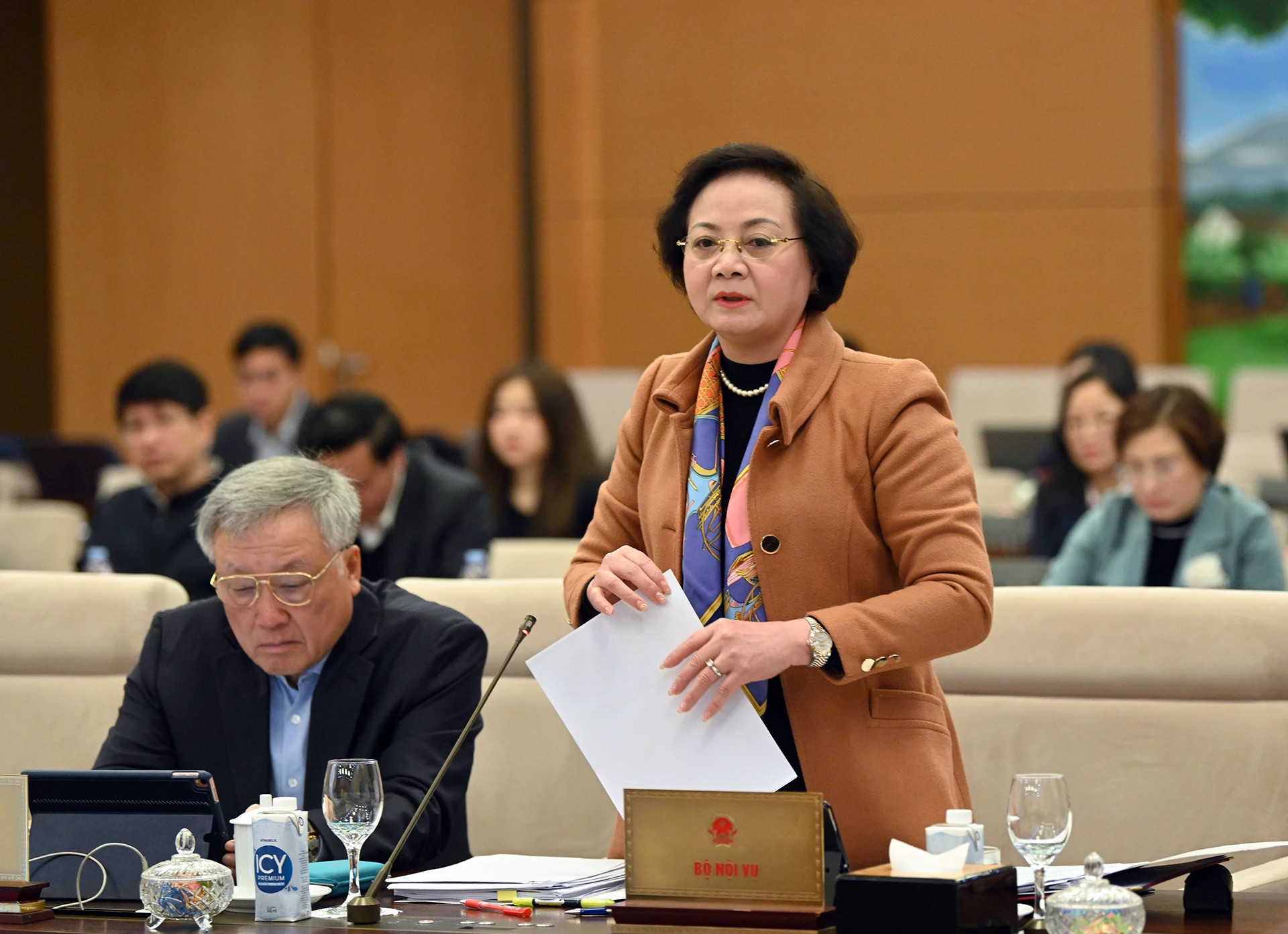 内务部部长范氏青茶介绍各呈文。 内务部部长范氏青茶介绍各呈文。