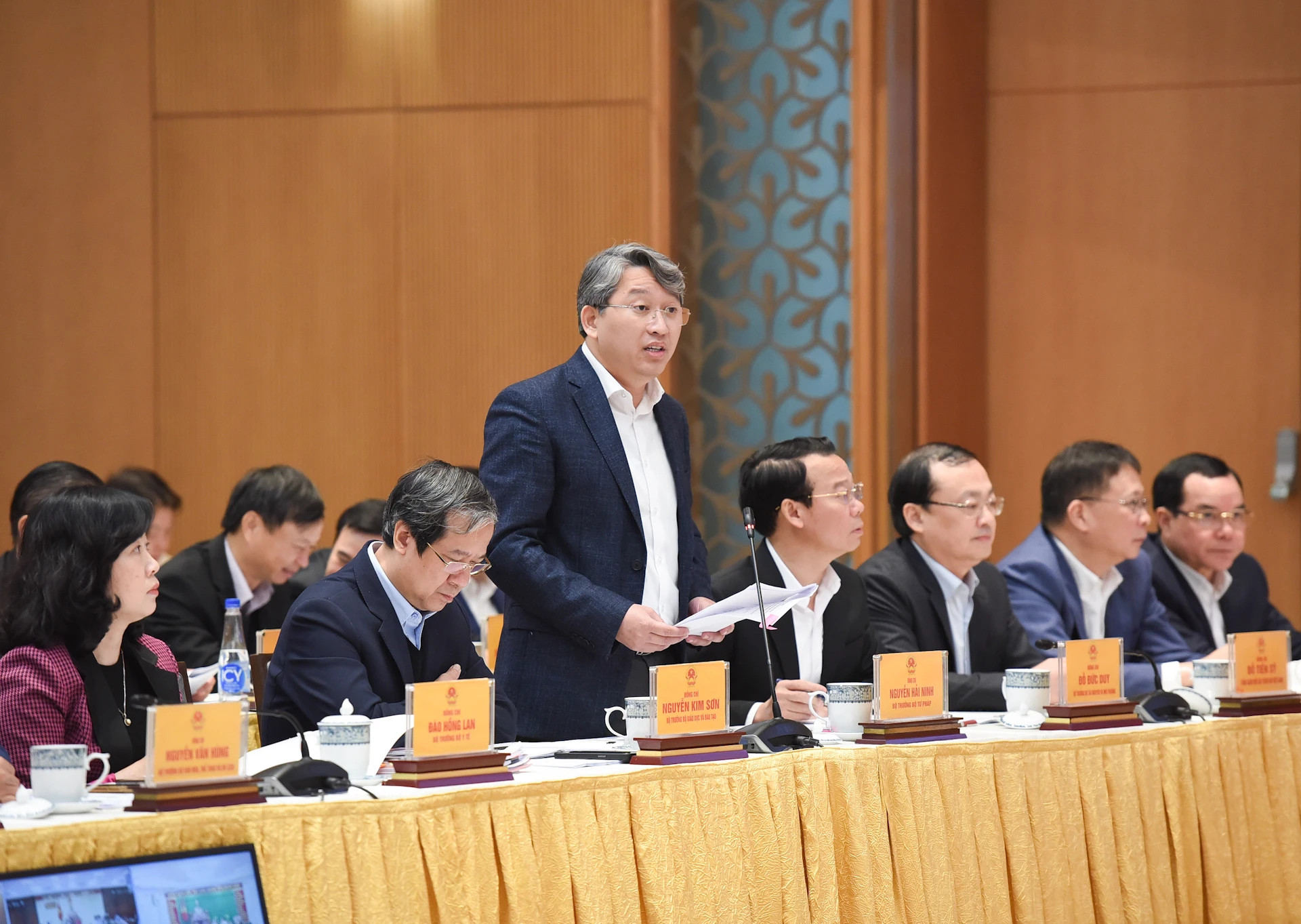 司法部部长阮海宁在会上发表讲话。