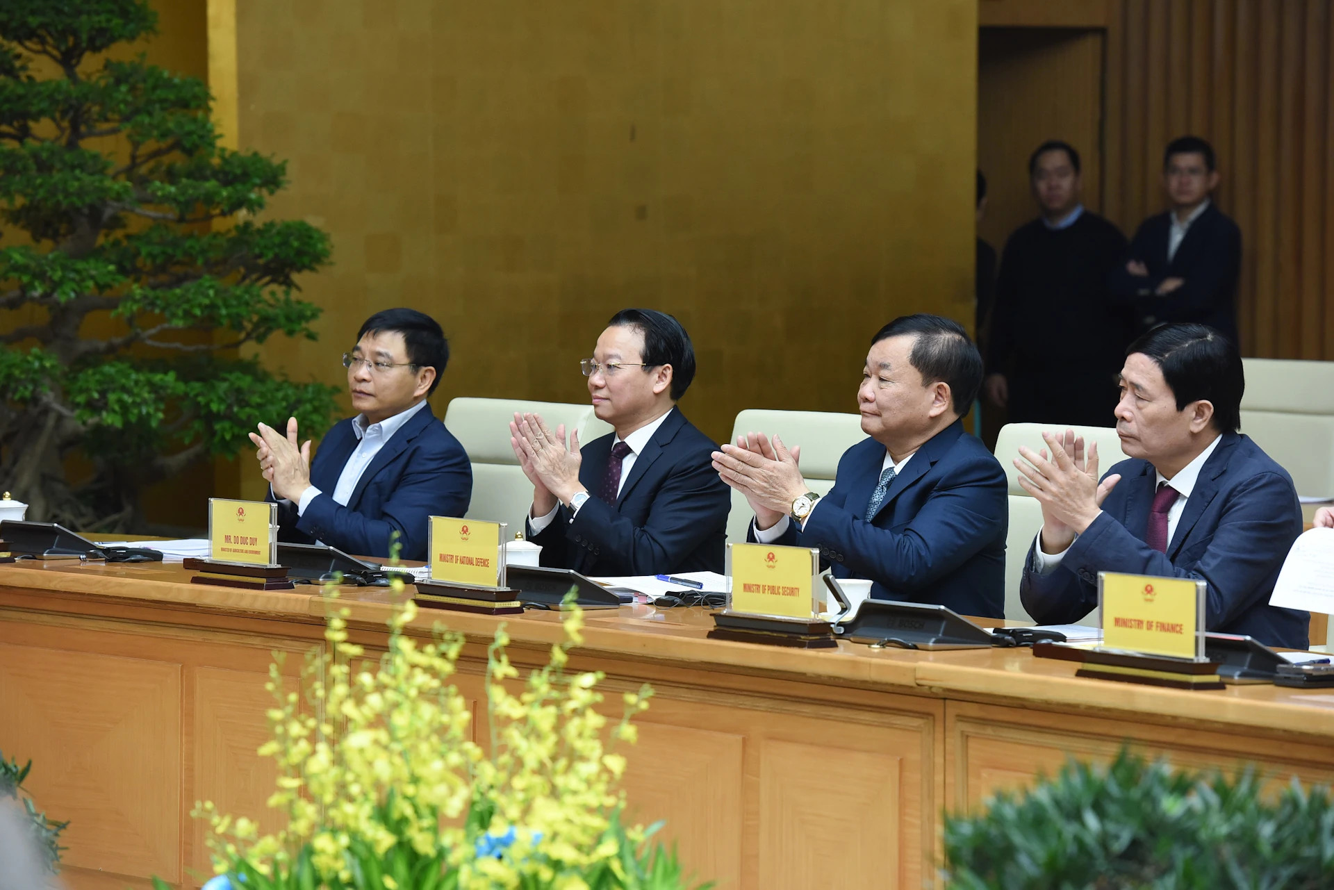 越南各部委、行业、地方代表出席座谈会。