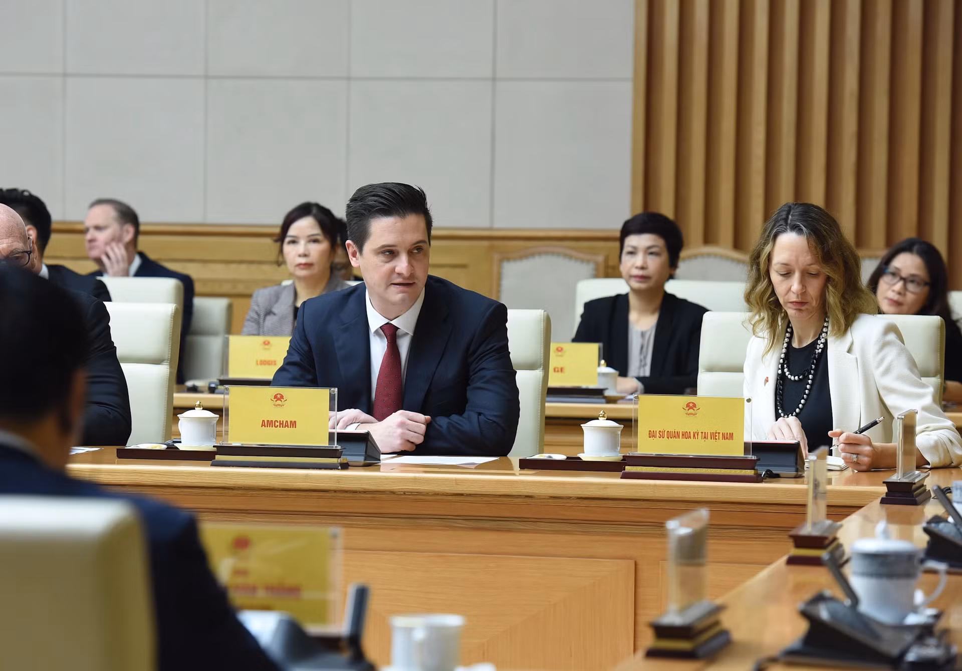 越南美国商会主席埃里克·约翰逊（Eric Johnson）发表讲话。