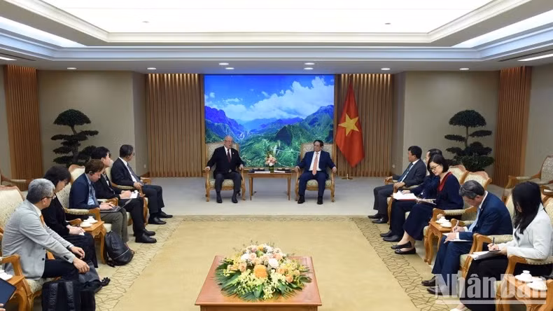 越南政府总理范明正会见日越友好议员联盟特别顾问武部勤。 越南政府总理范明正会见日越友好议员联盟特别顾问武部勤。