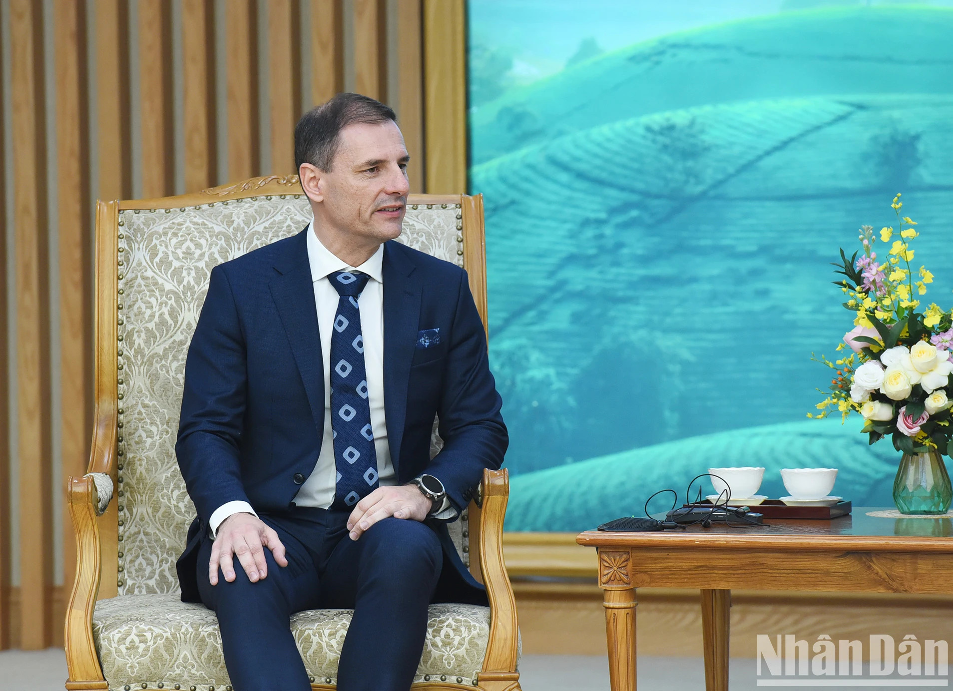 匈牙利司法部长图森·本斯在会见范明正总理时发表讲话。(陈海 摄) 匈牙利司法部长图森·本斯在会见范明正总理时发表讲话。(陈海 摄)