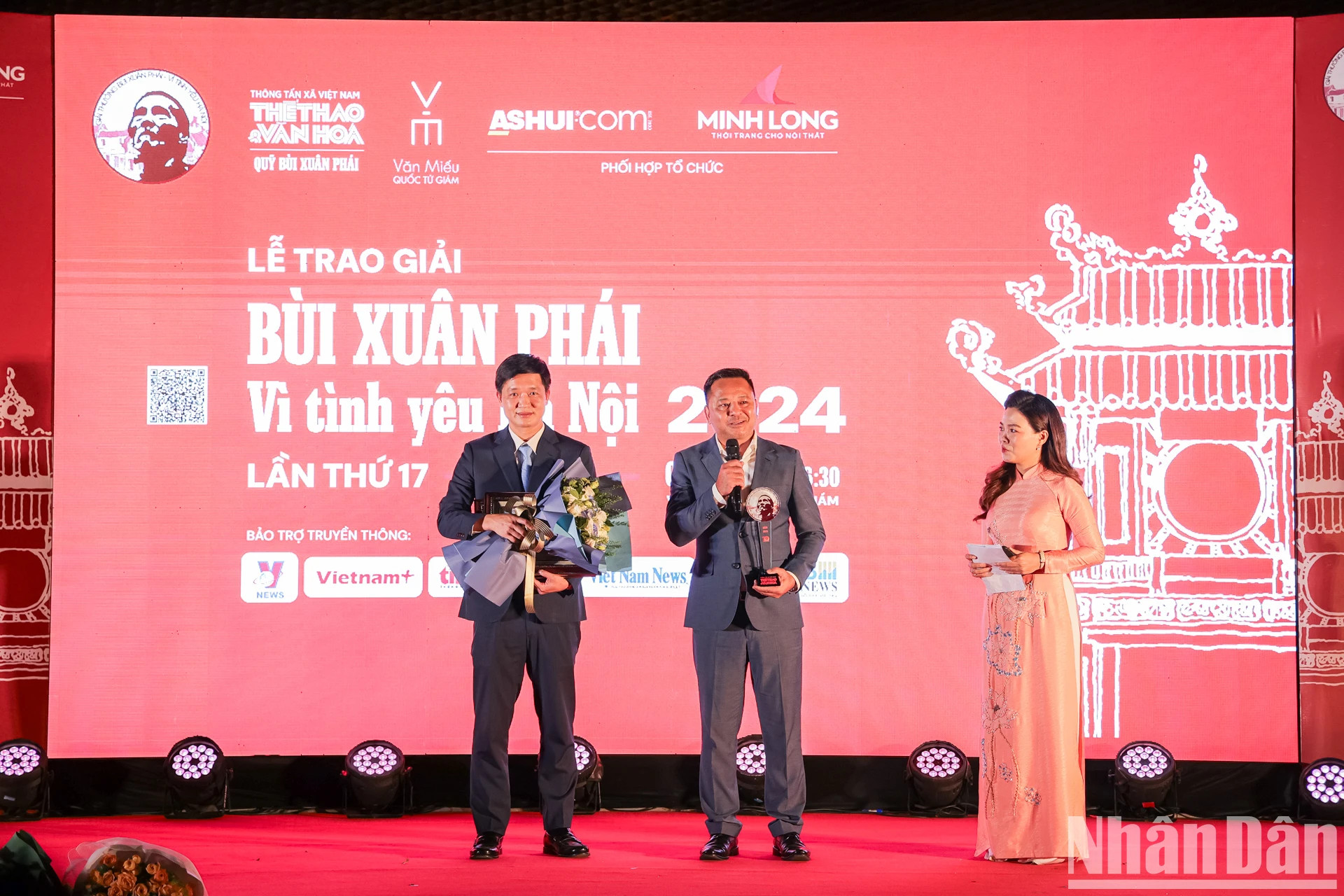 由《人民报》社与越南IB集团联合举办萨克斯管演奏家、音乐家肯尼·基(Kenny G)音乐音频《回家》(Going Home)宣传河内旅游的音乐产品获“为河内之爱”行动奖。 由《人民报》社与越南IB集团联合举办萨克斯管演奏家、音乐家肯尼·基(Kenny G)音乐音频《回家》(Going Home)宣传河内旅游的音乐产品获“为河内之爱”行动奖。