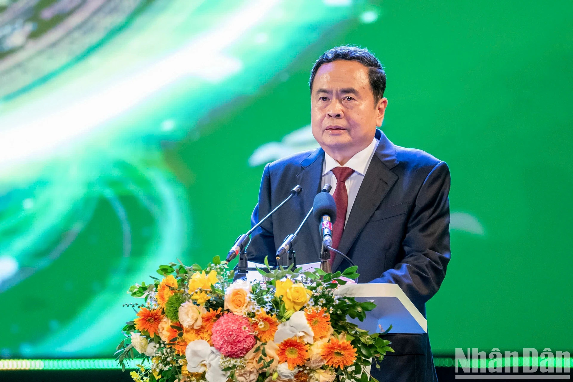 国会主席陈青敏在表彰大会上发表讲话。