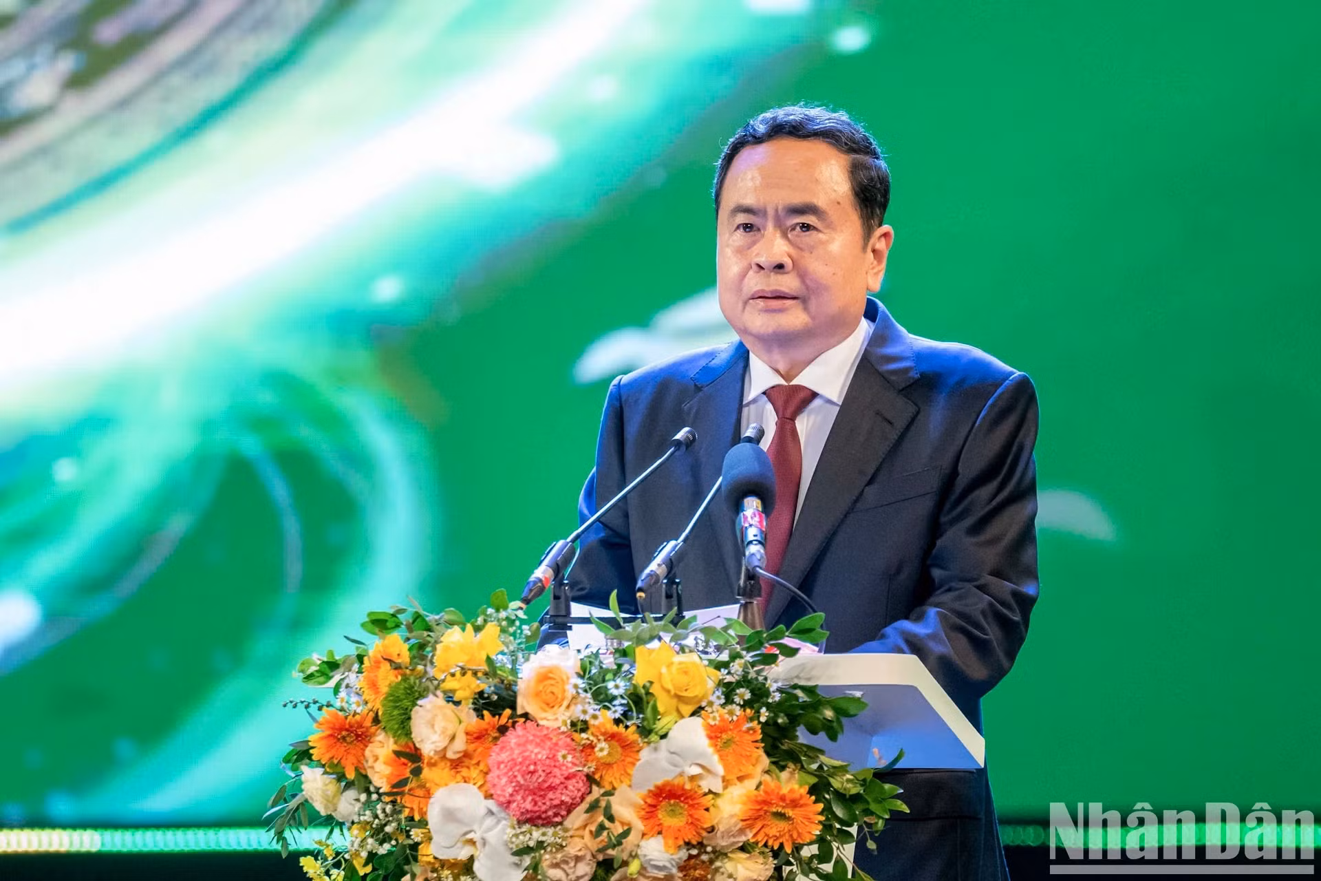 国会主席陈青敏在表彰大会上发表讲话。