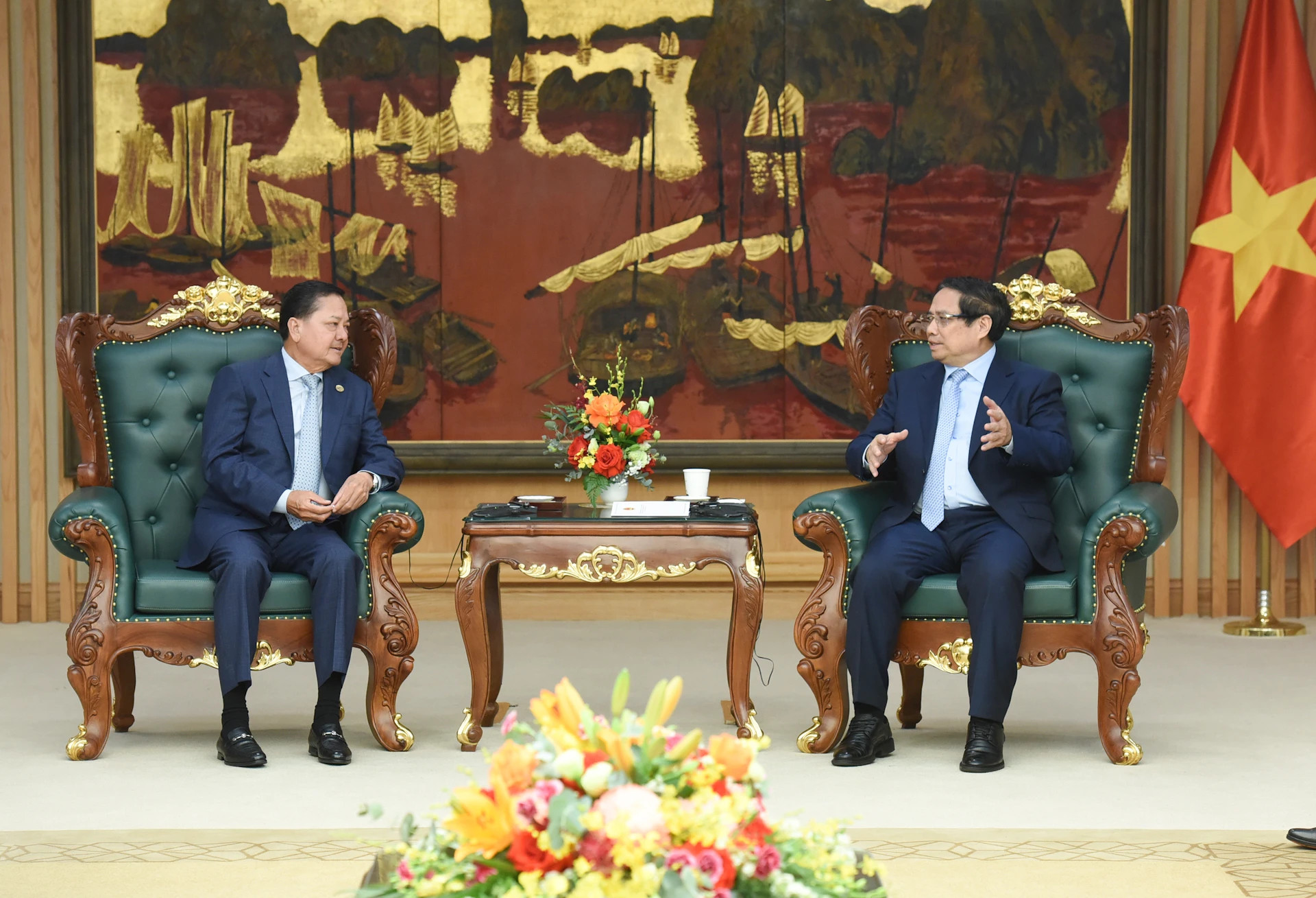 越南政府总理范明正会见柬埔寨副首相涅沙文。