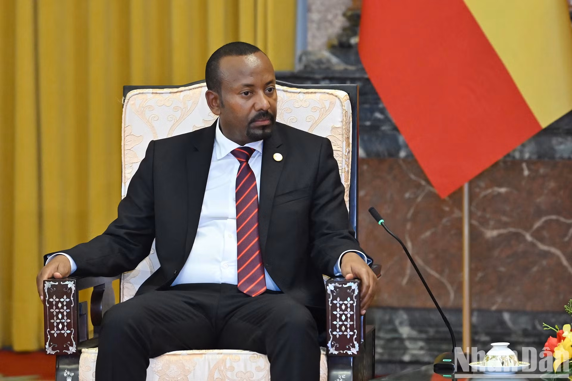 埃塞俄比亚总理阿比·艾哈迈德·阿里在会见时发表讲话。