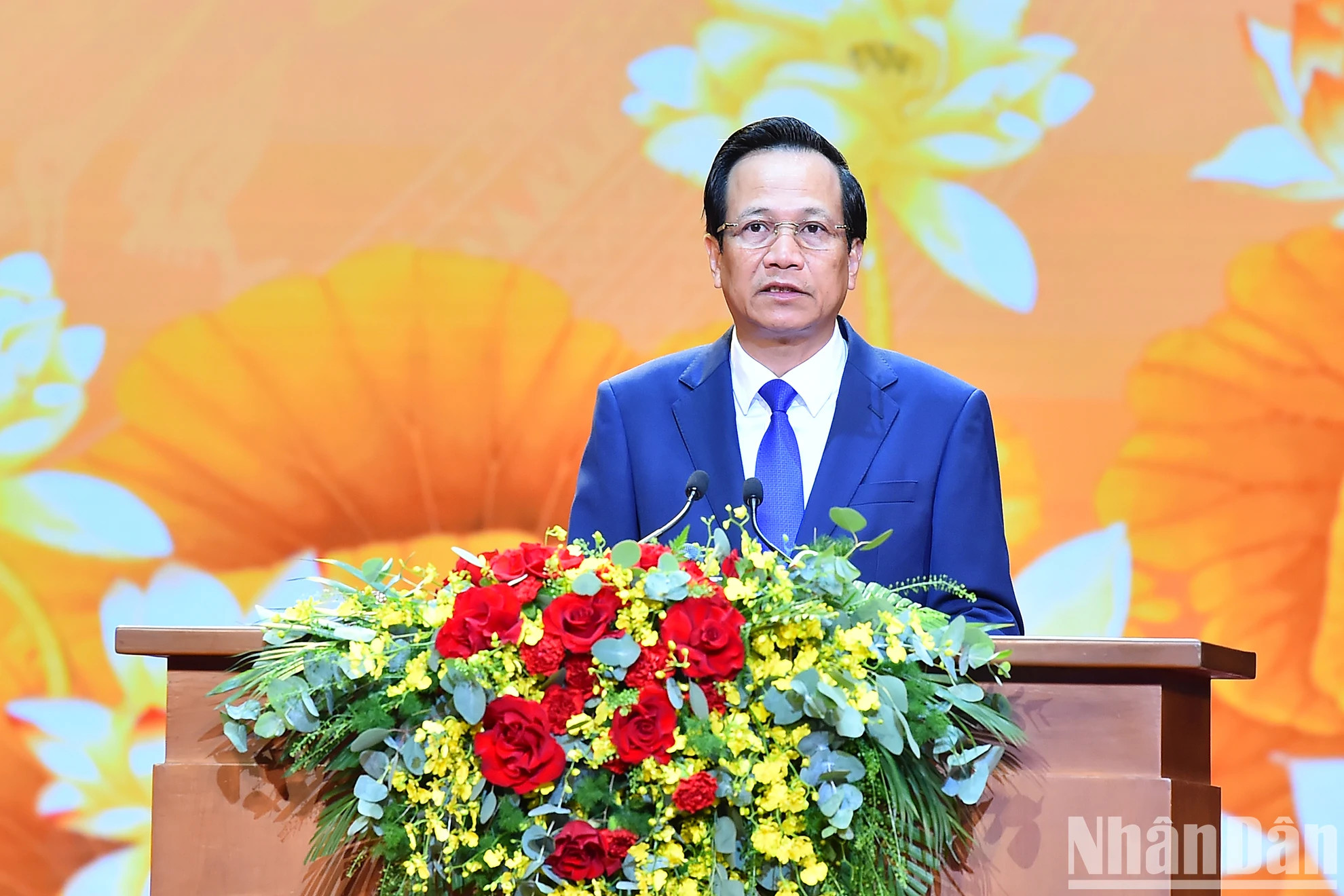 劳动荣军与社会部部长陶玉容作关于2024年革命有功者感恩报告。 劳动荣军与社会部部长陶玉容作关于2024年革命有功者感恩报告。