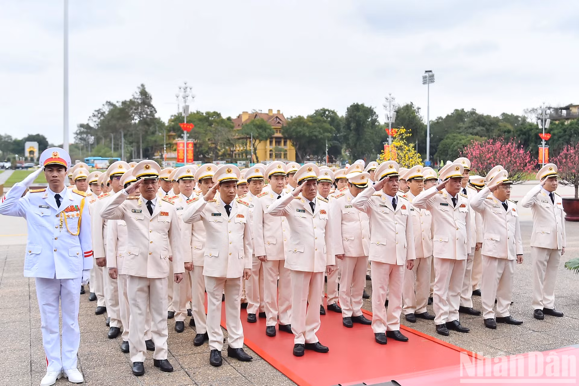 中央公安党委、公安部代表团诚信缅怀胡志明主席。 中央公安党委、公安部代表团诚信缅怀胡志明主席。