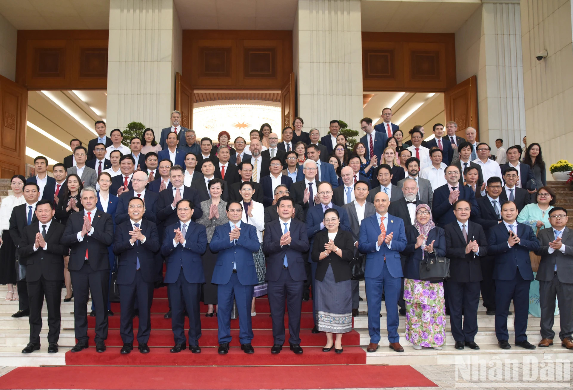 范明正总理和出席各地方2024年自由贸易协定执行效果评估指数发布仪式的各位代表。