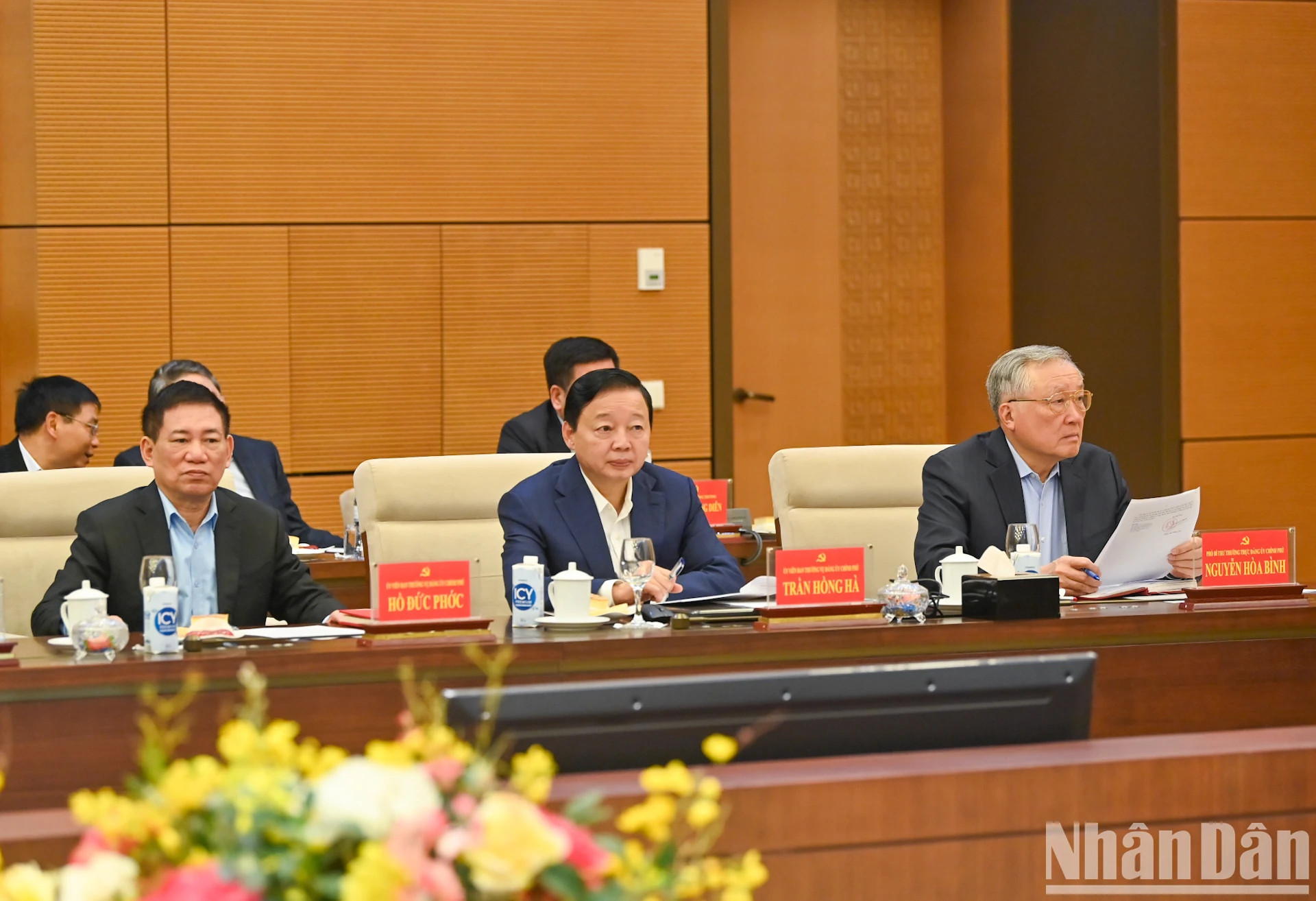 政府党委常务副书记、政府常务副总理阮和平和政府党委常委会委员、政府副总理等代表与会。 政府党委常务副书记、政府常务副总理阮和平和政府党委常委会委员、政府副总理等代表与会。