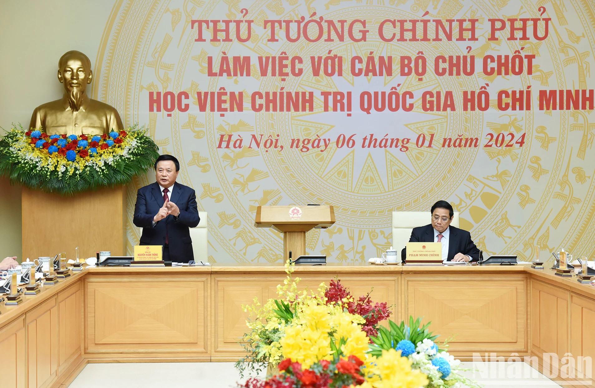 胡志明国家政治学院院长阮春胜在会上发表讲话。 胡志明国家政治学院院长阮春胜在会上发表讲话。