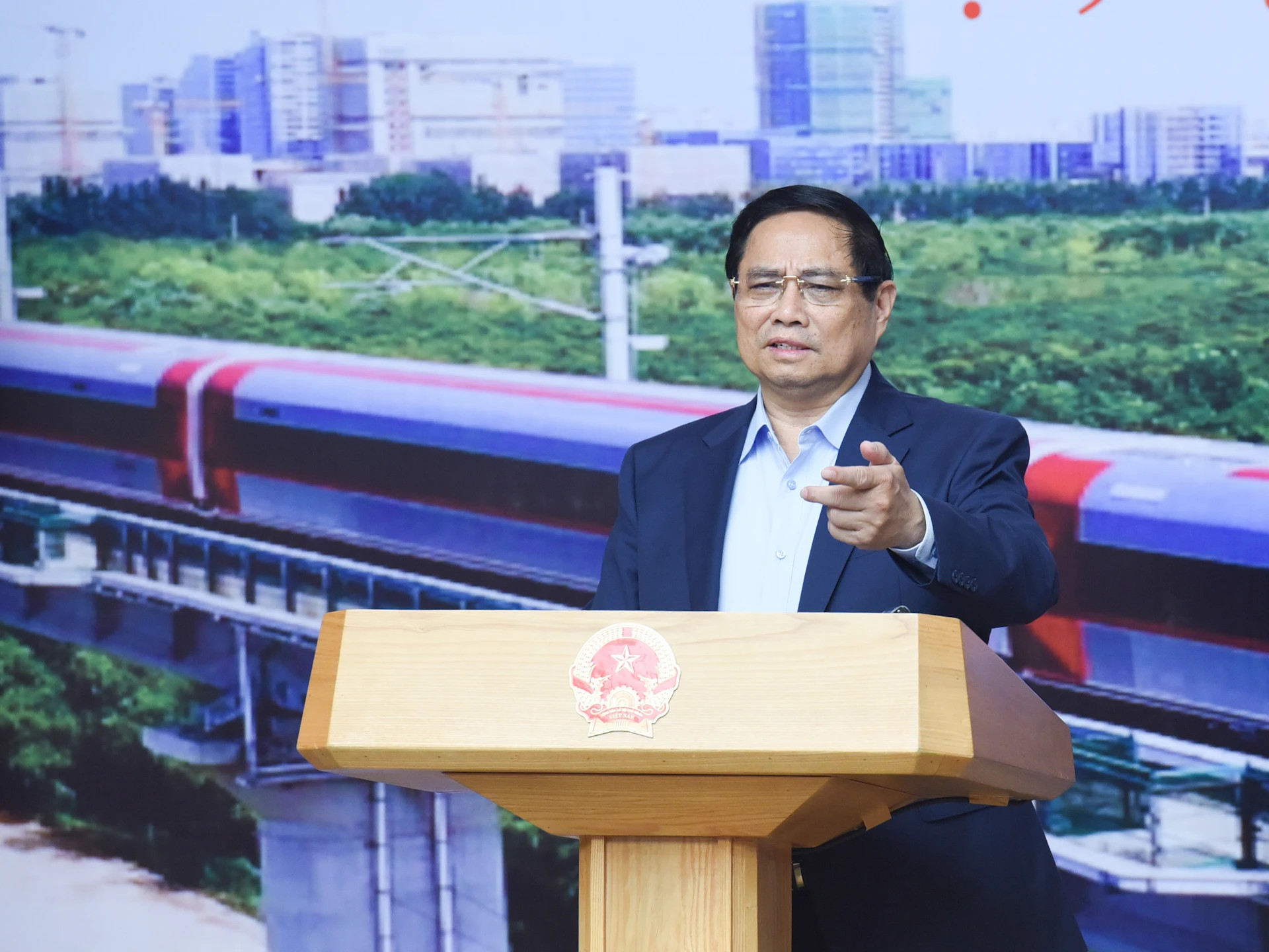 范明正总理在会上发表指导性讲话。 范明正总理在会上发表指导性讲话。