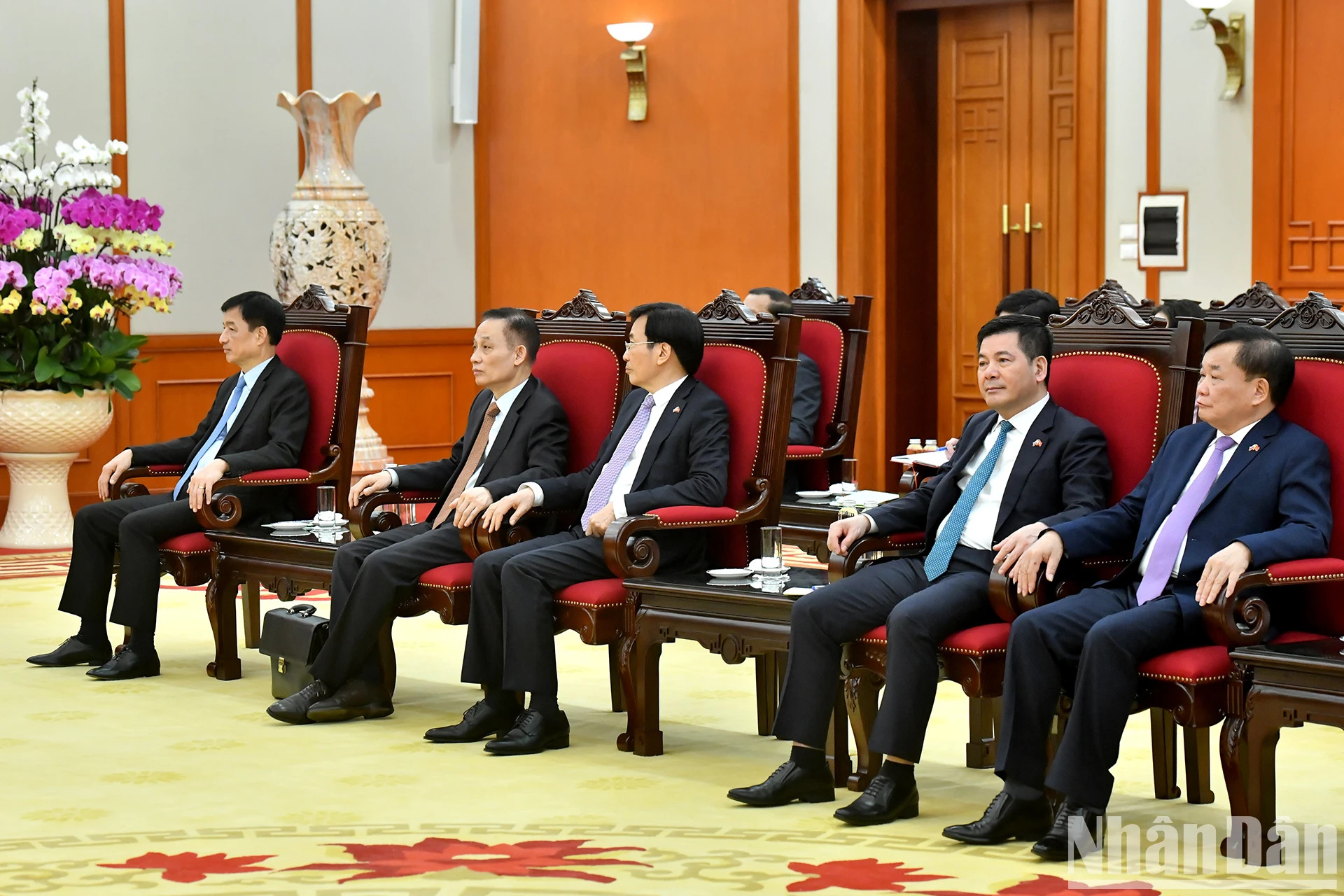 出席会见的越方代表团成员。