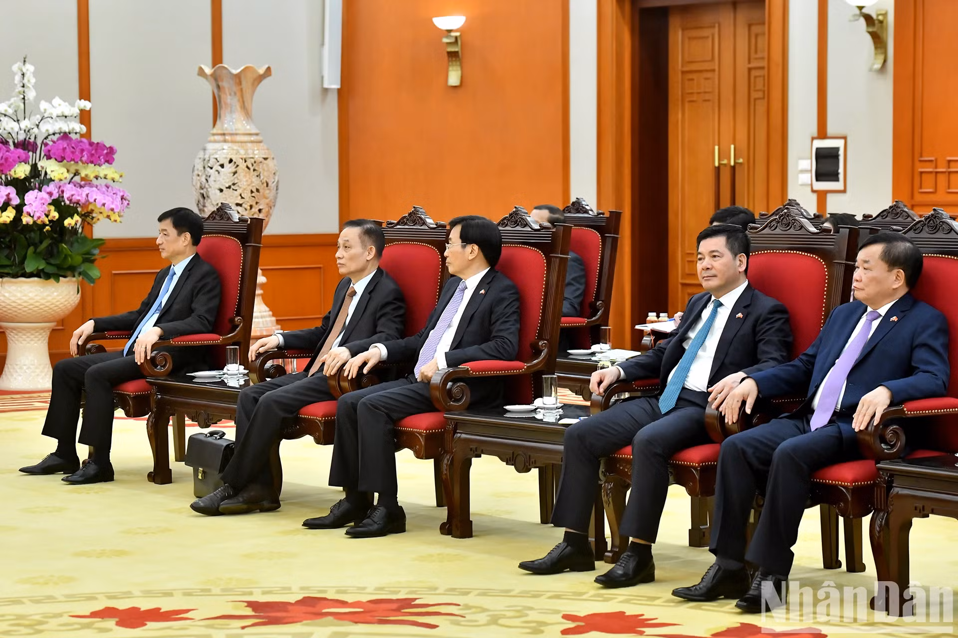 出席会见的越方代表团成员。