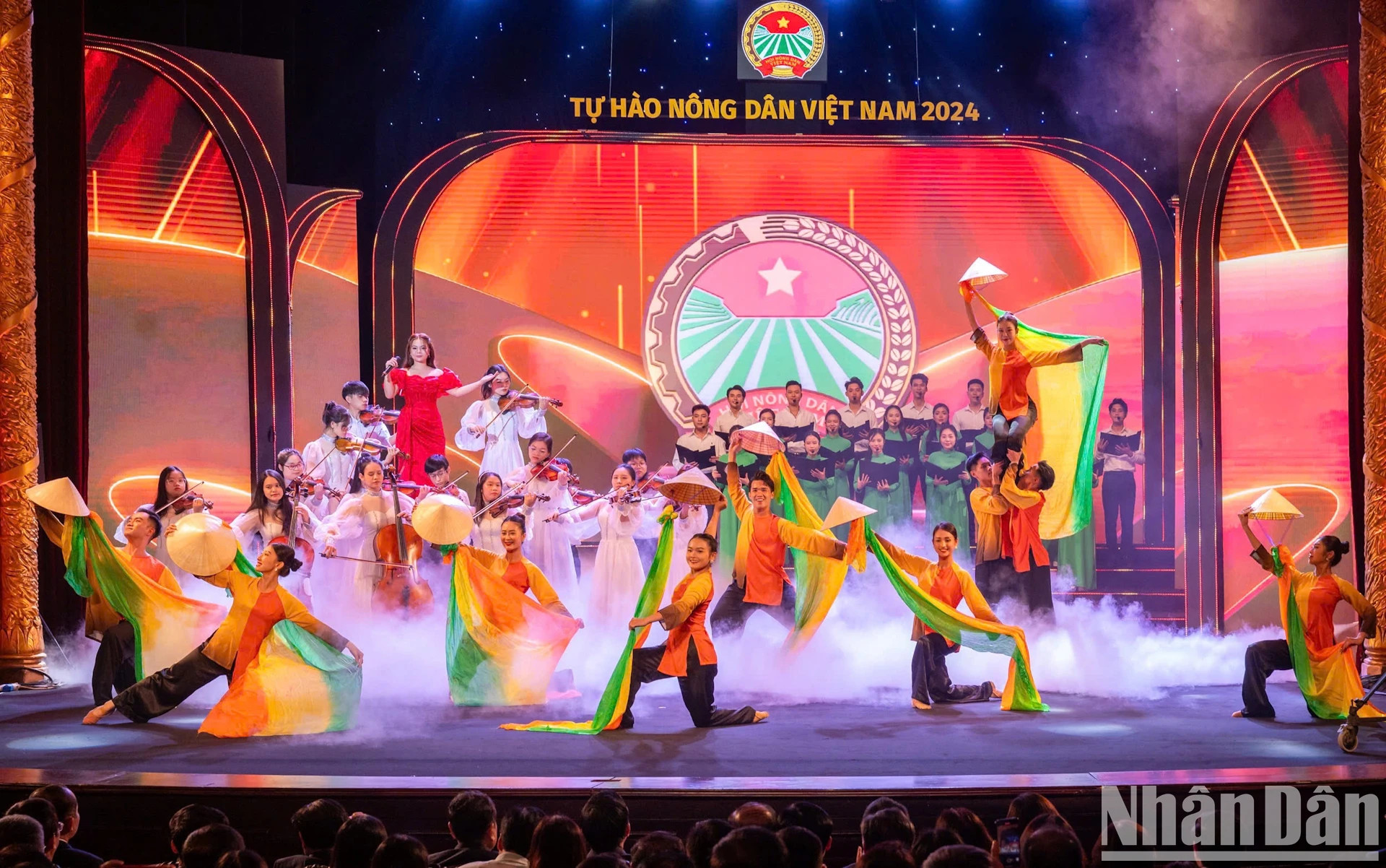 表彰大会开头的艺术表演节目。