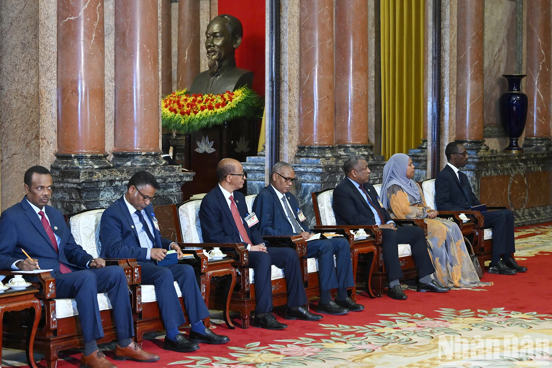 出席会见的埃塞俄比亚代表团成员。