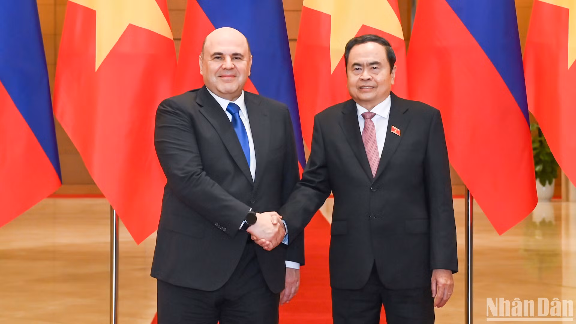 越南国会主席陈青敏会见俄罗斯联邦政府总理米舒斯京。