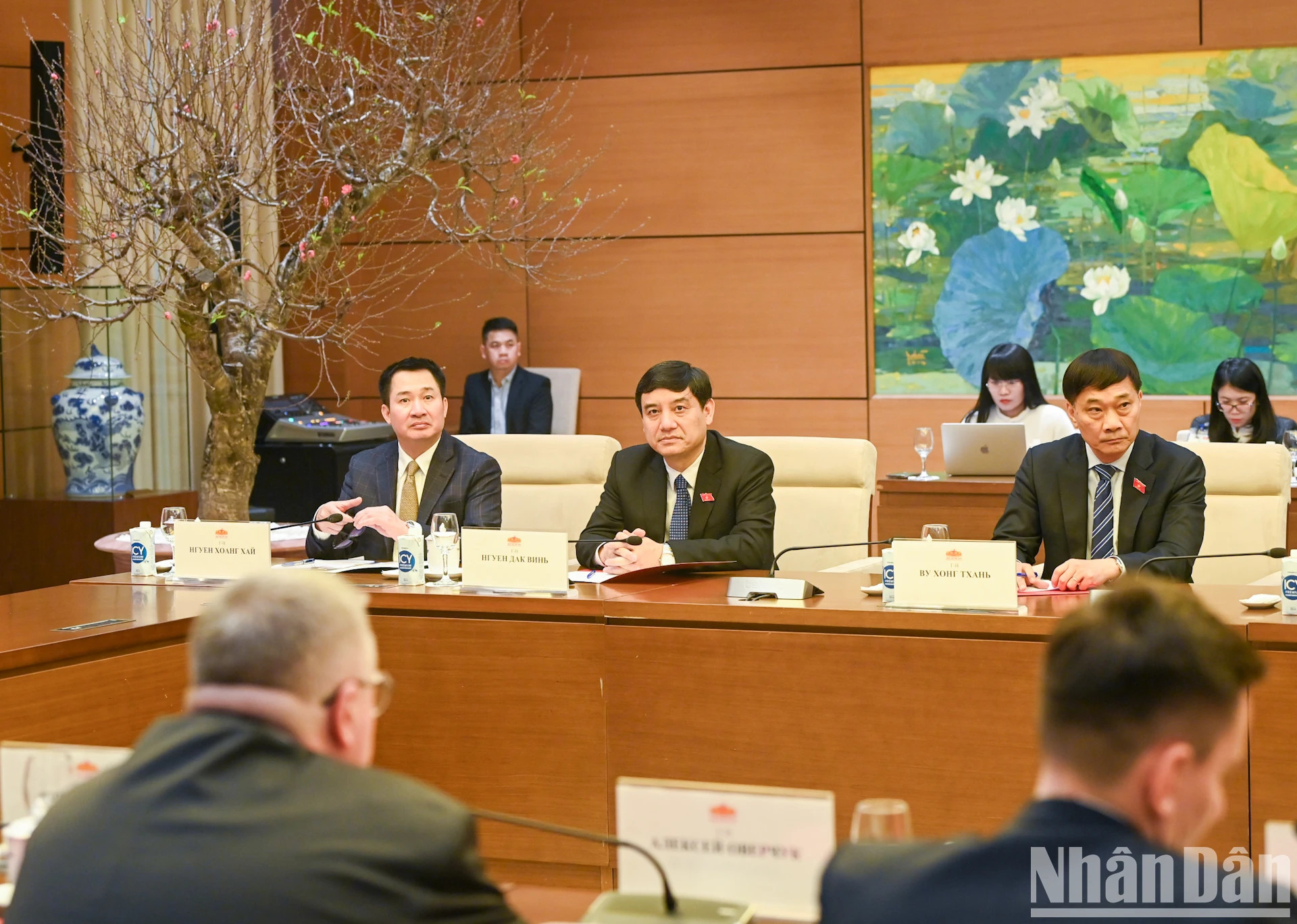 越方代表团成员。