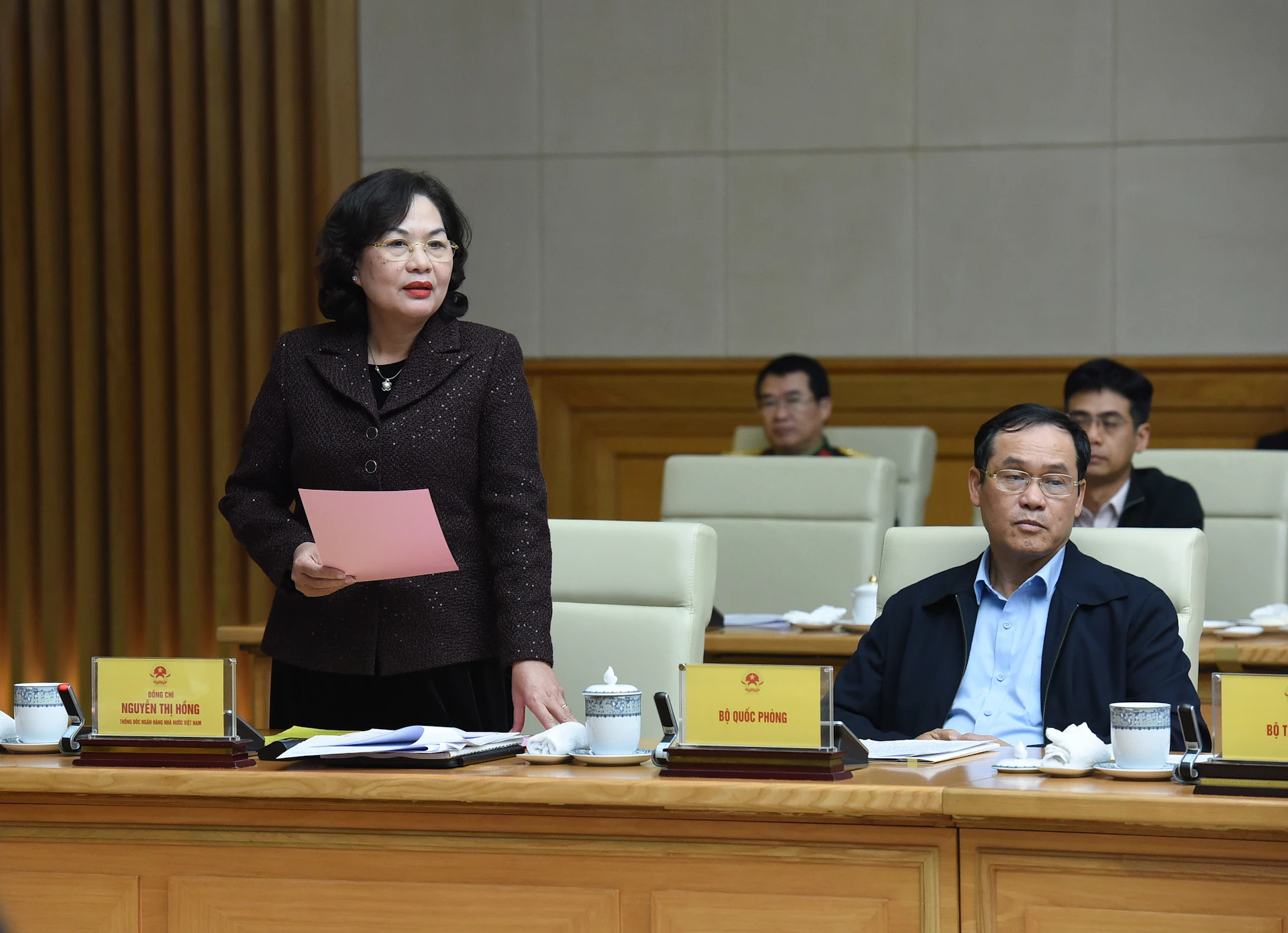 越南国家银行行长阮氏红在会上发表讲话。