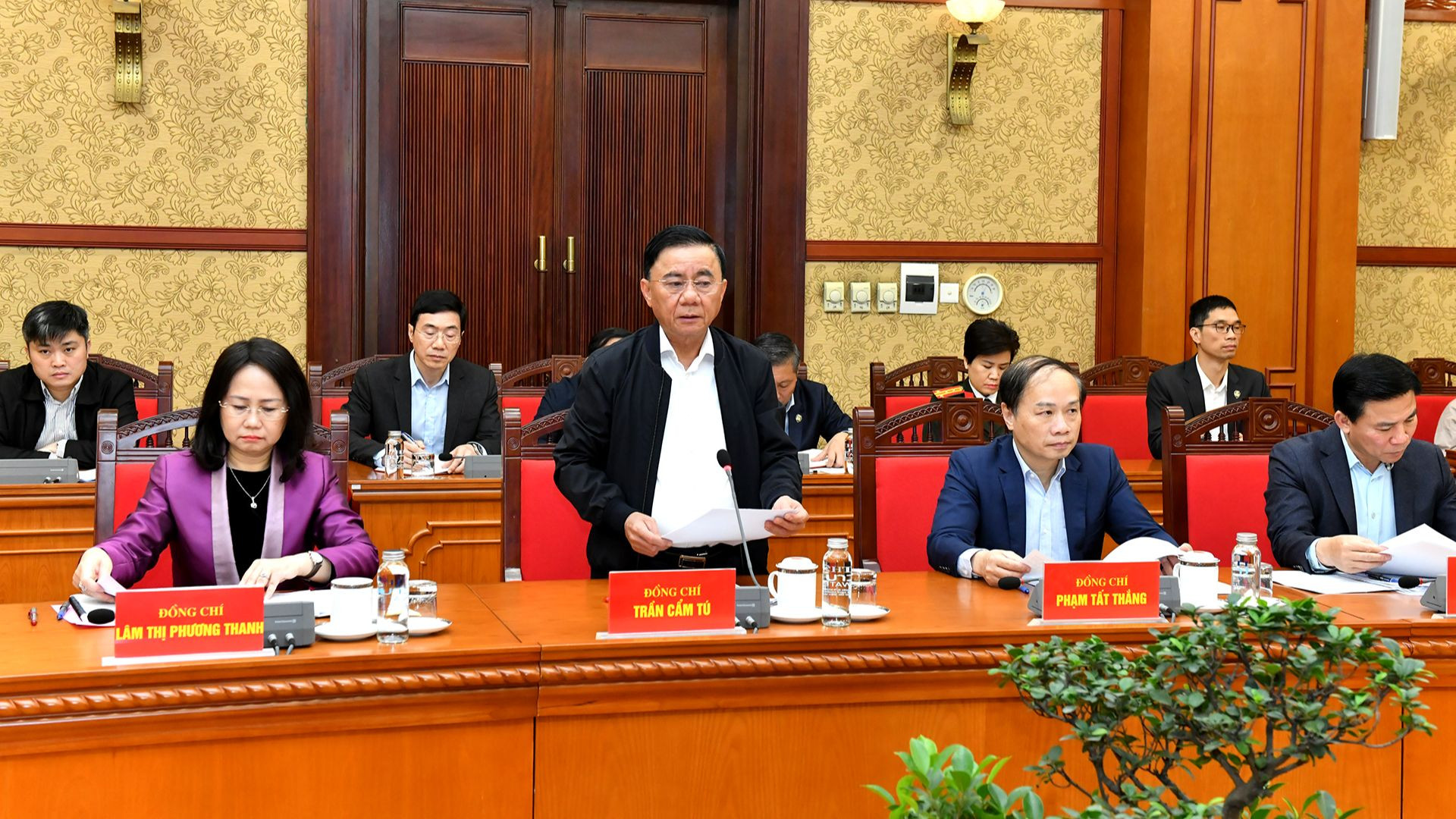 越共十四大服务组织小组召开第三次会议【组图】