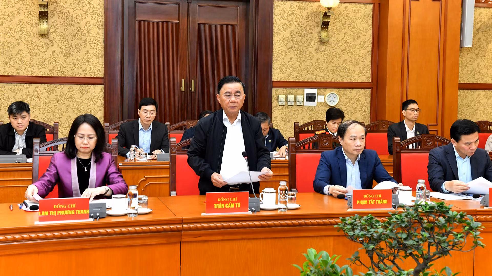 越共十四大服务组织小组召开第三次会议【组图】