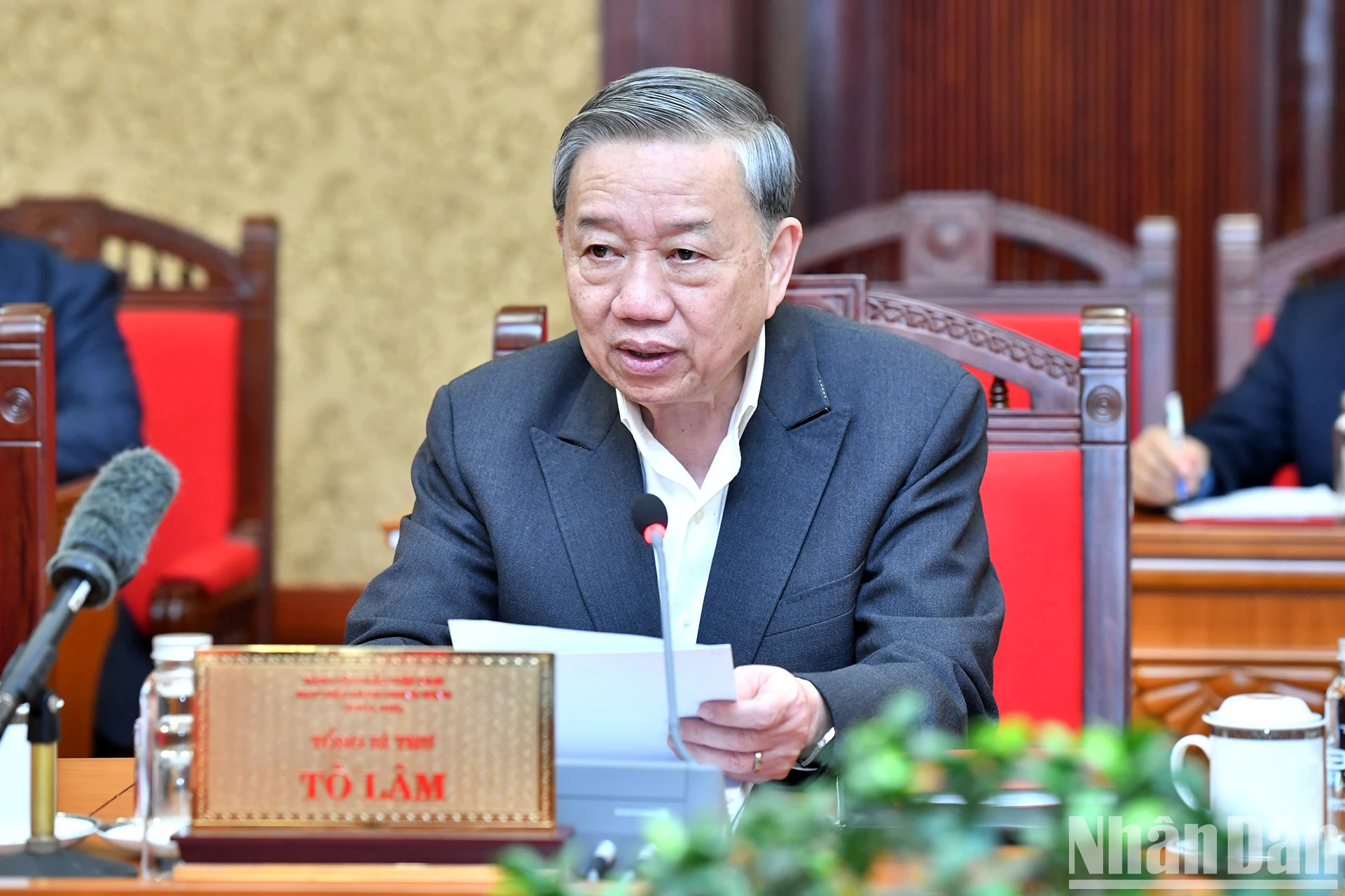 苏林总书记在会上发表指导性讲话。