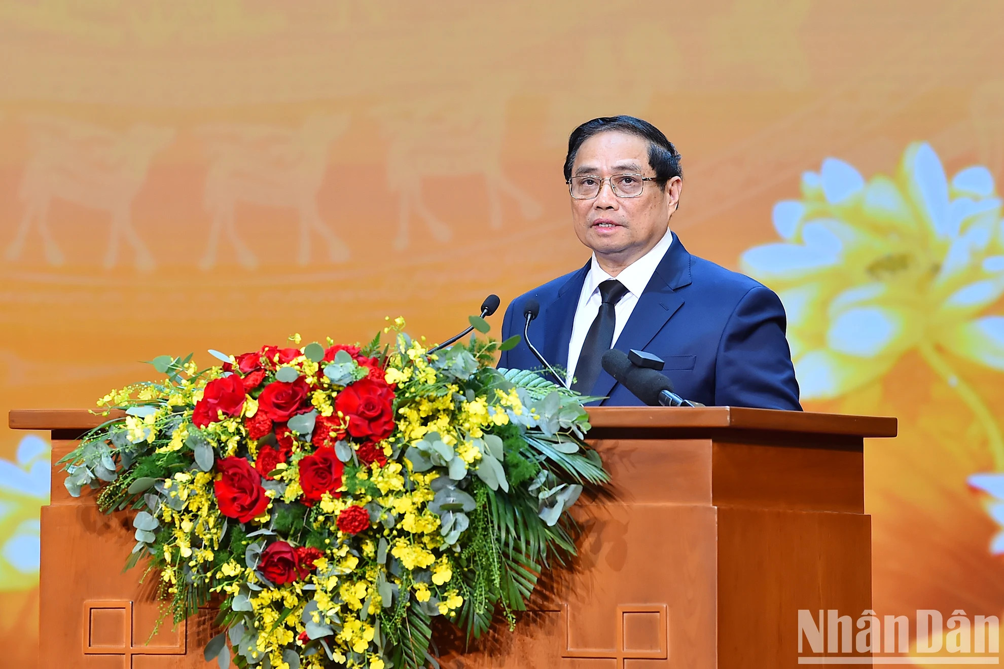 范明正总理在会上发表讲话。 范明正总理在会上发表讲话。