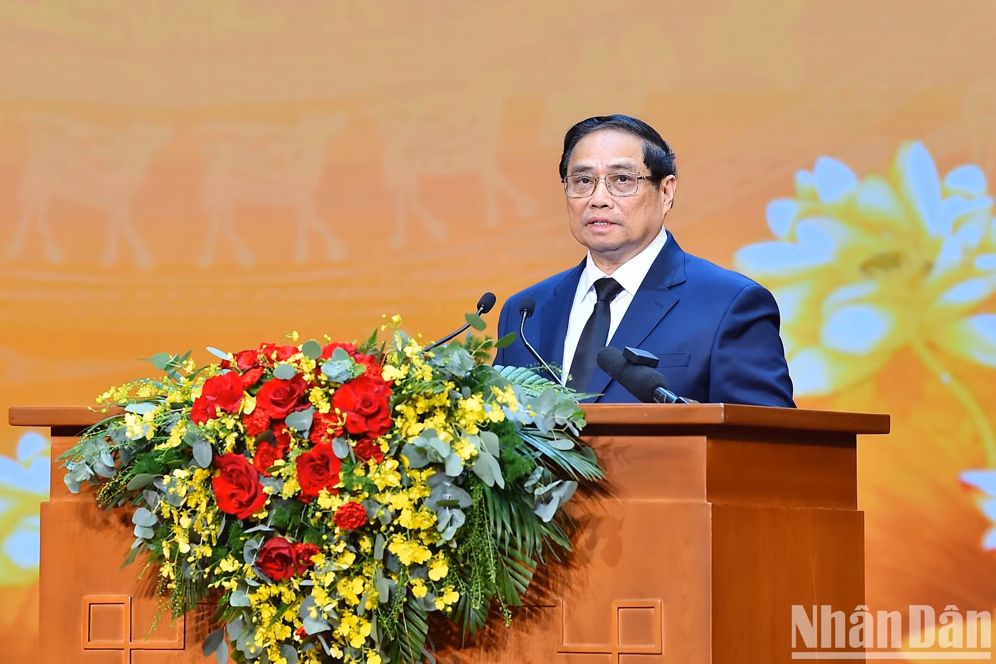 范明正总理在会上发表讲话。 范明正总理在会上发表讲话。