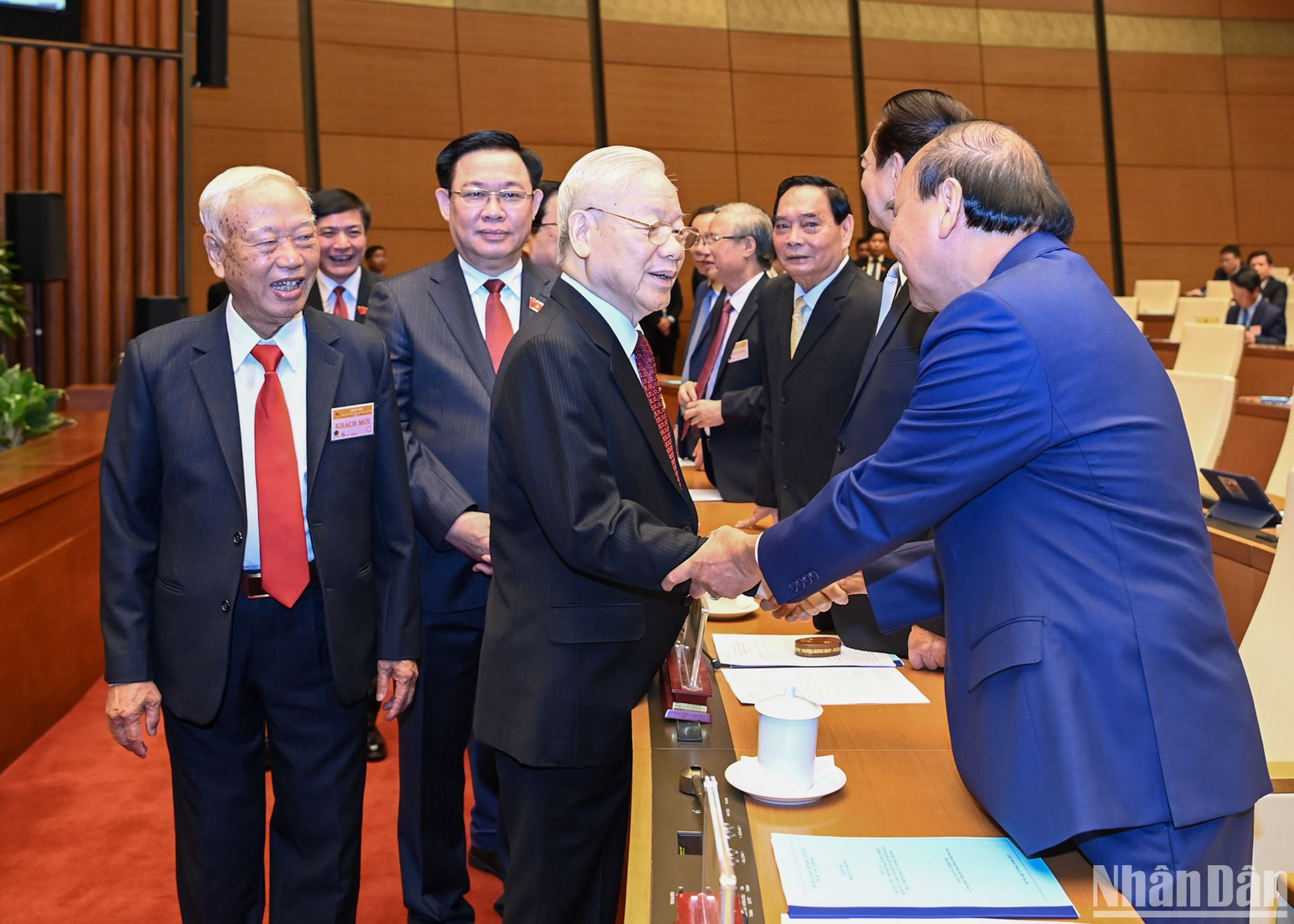 越共中央总书记阮富仲、国会主席王廷惠、党和国家领导、前领导出席越南第十五届国会第六次会议开幕式。 越共中央总书记阮富仲、国会主席王廷惠、党和国家领导、前领导出席越南第十五届国会第六次会议开幕式。