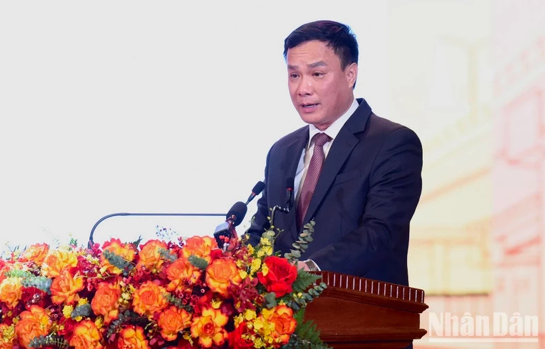 海阳省人民委员会主席赵世雄在会上发表讲话。